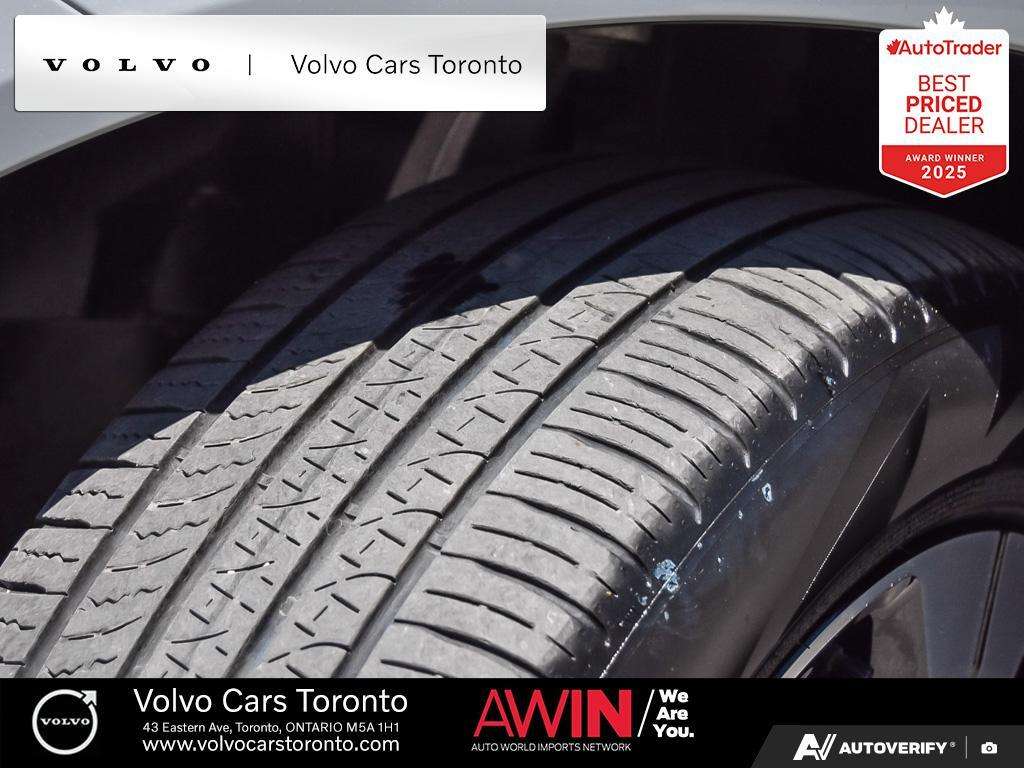 2024 Volvo XC60 T8 eAWD PHEV Core Dark Theme thumb 7