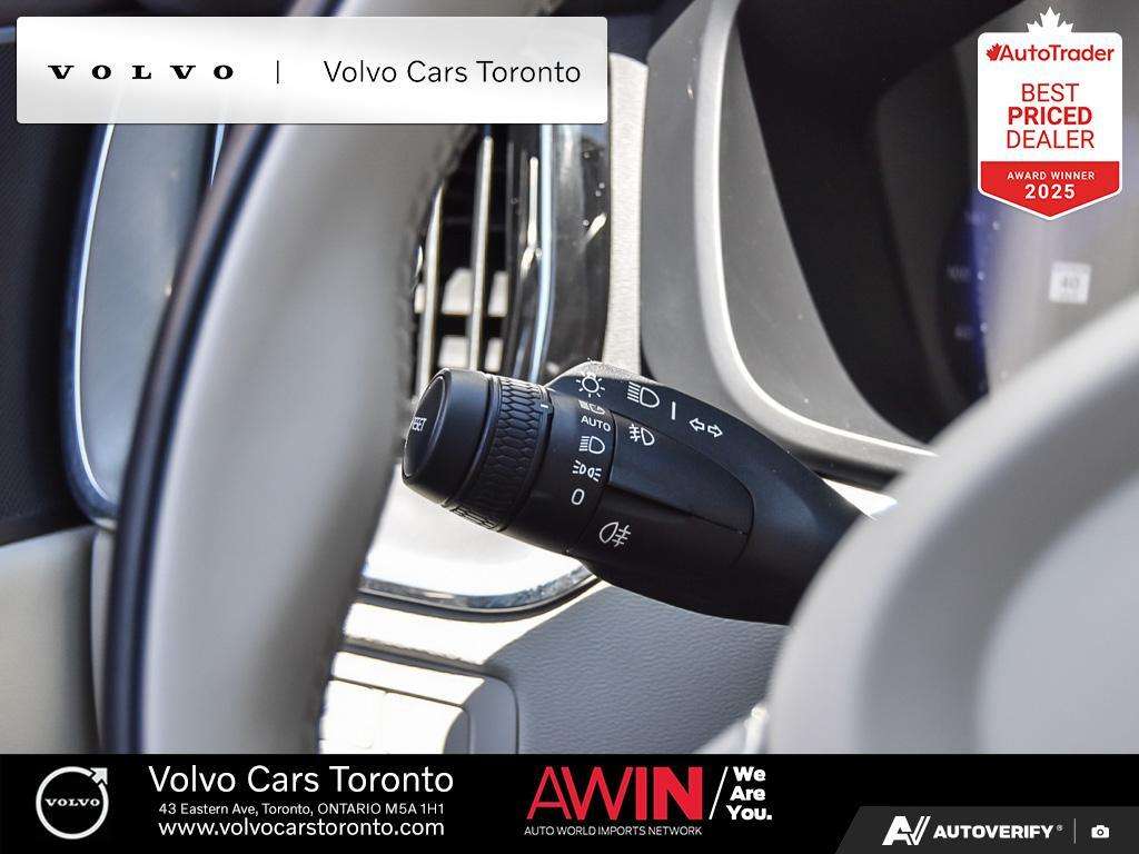 2024 Volvo XC60 T8 eAWD PHEV Core Dark Theme thumb 16