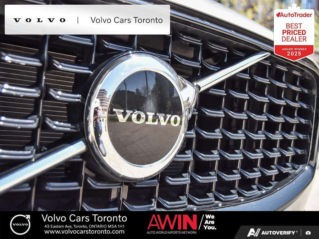 2024 Volvo XC60 T8 eAWD PHEV Core Dark Theme thumb 9