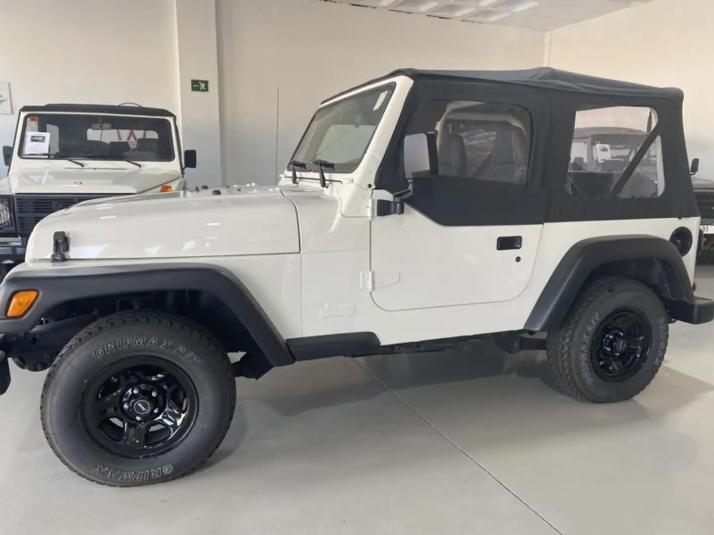 Jeep Wrangler 2.5 Soft Top - 2