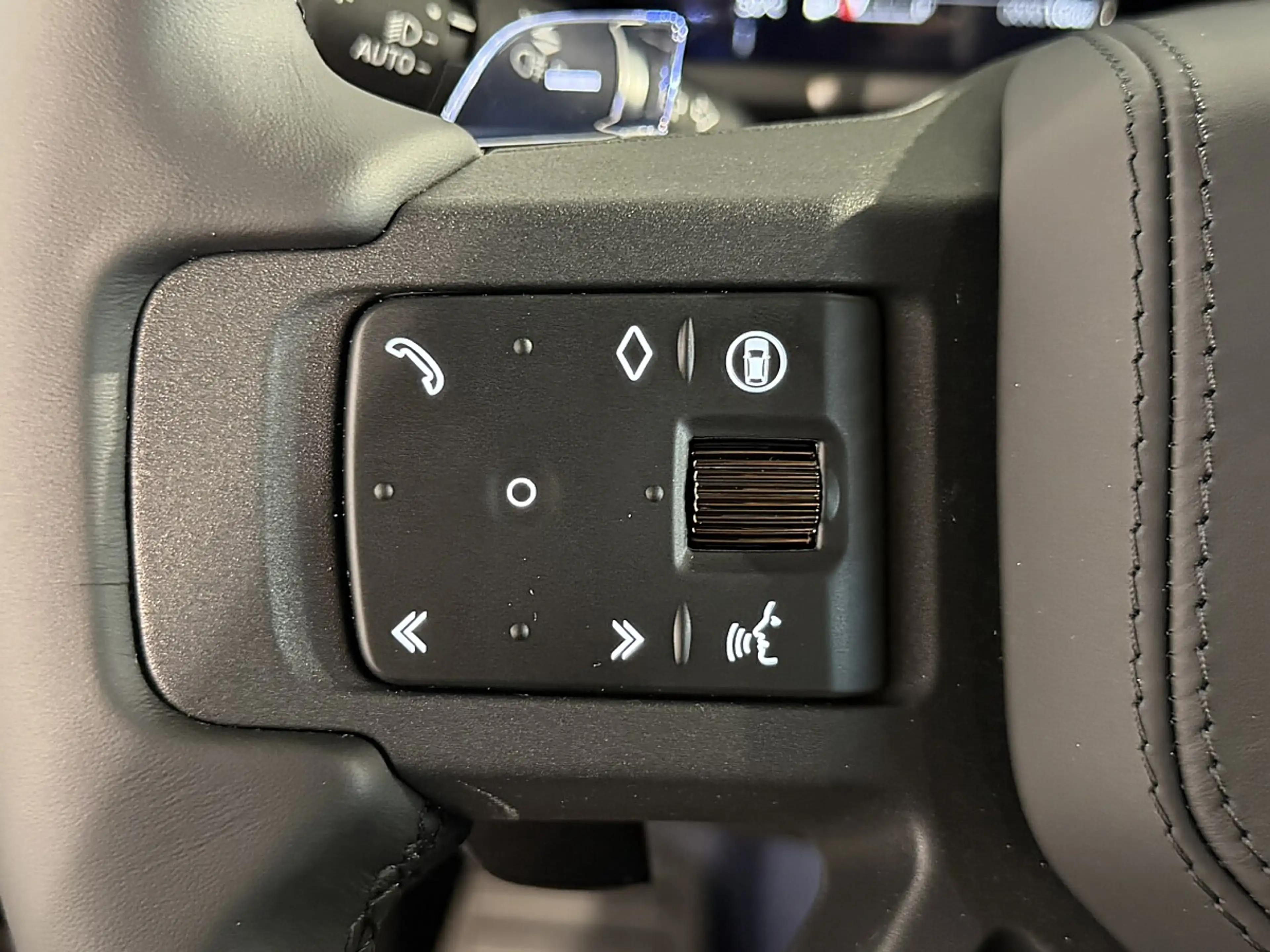 Land Rover Defender 110 OCTA Black P635 AWD Aut. — photo 12