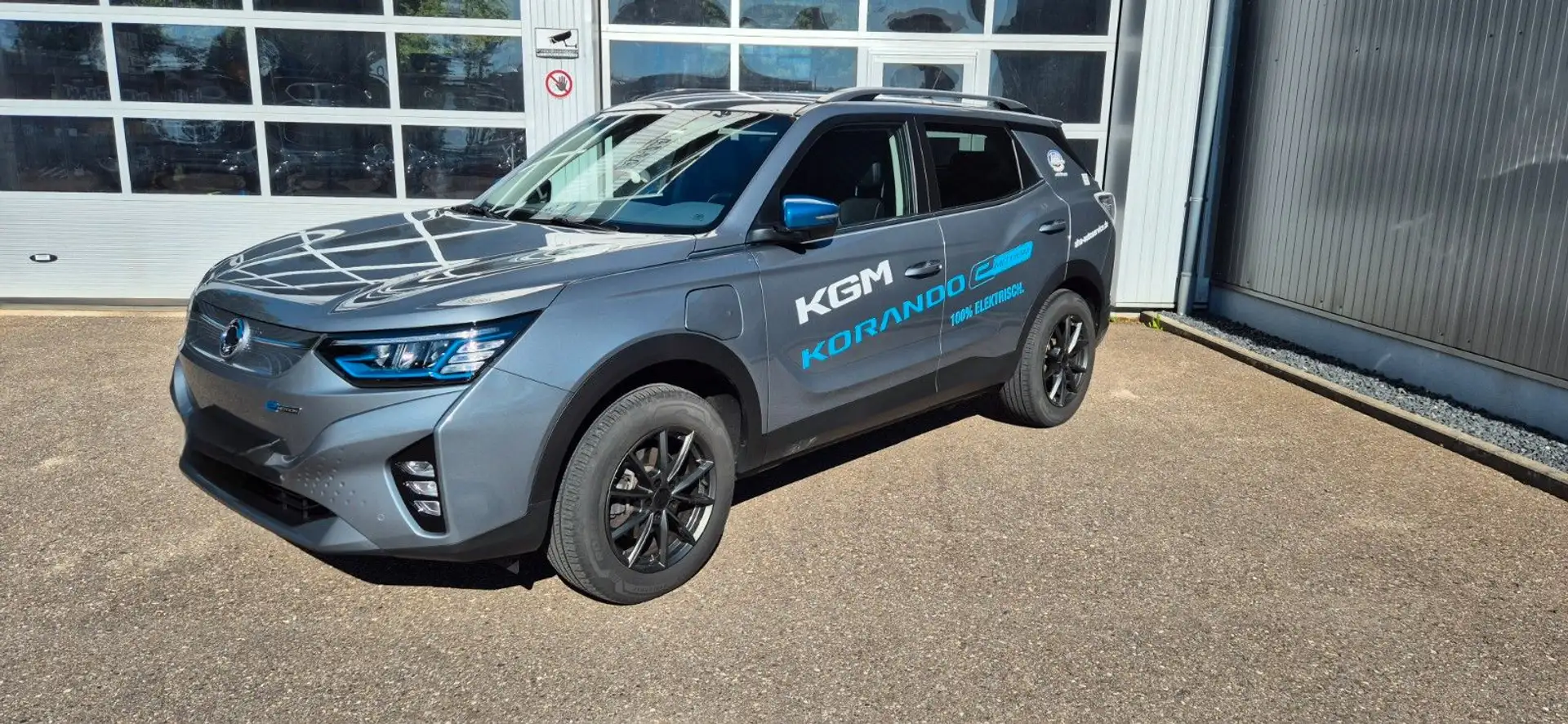 KGM Korando E-Motion Titanium Grau - 1