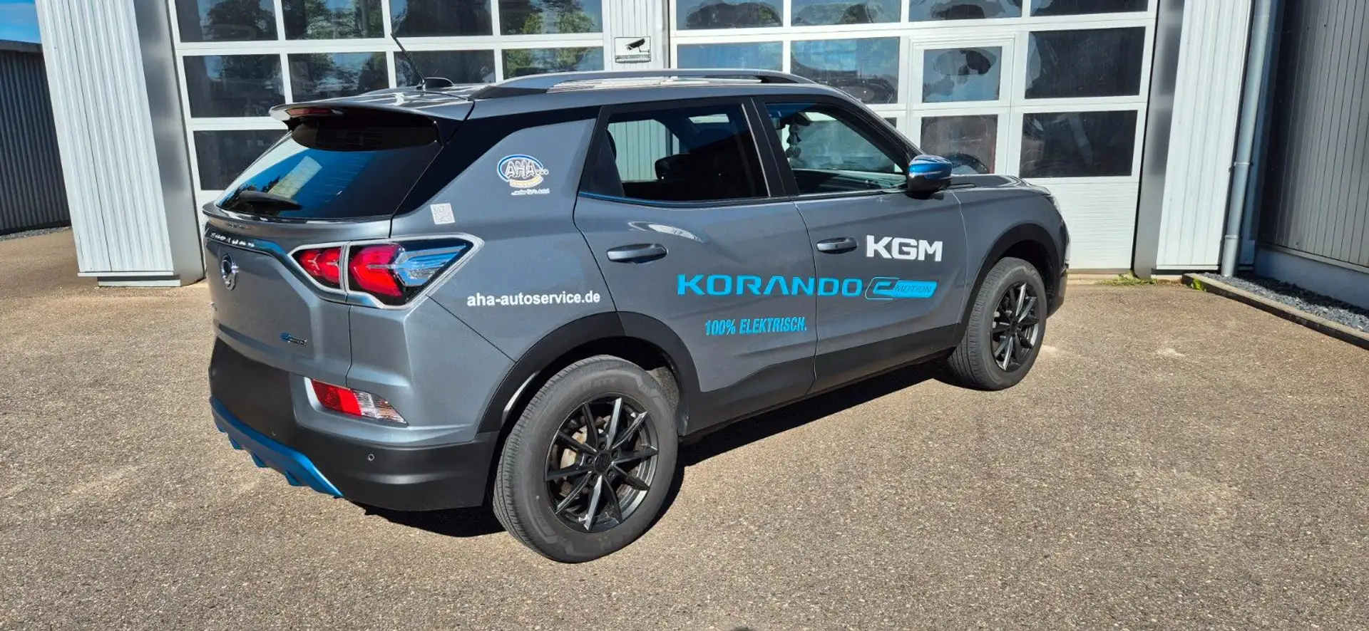 KGM Korando E-Motion Titanium Grau - 2