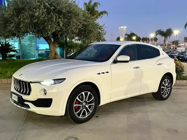Maserati Levante 3.0 V6 275cv auto