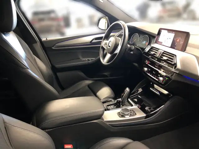 BMW X4 view 11