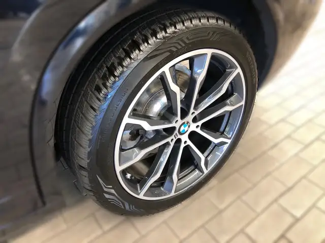 BMW X4 view 3
