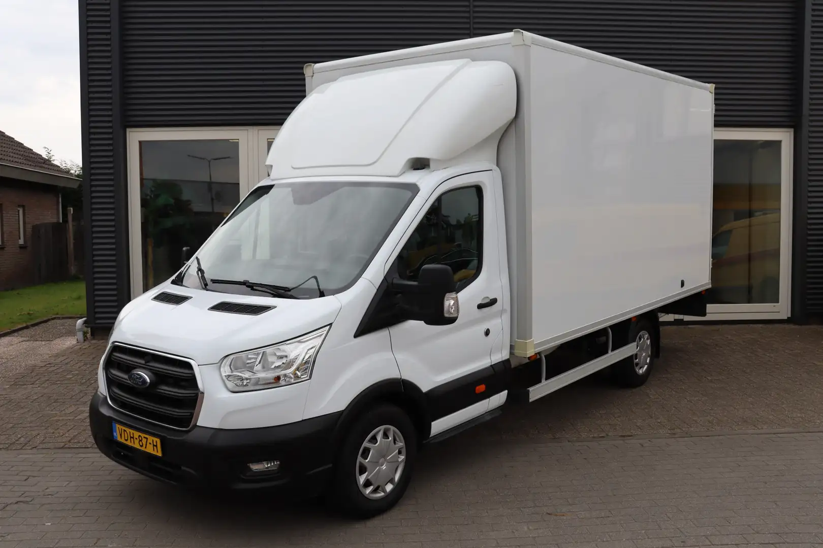 Ford Transit 350 2.0 TDCI Euro 6 **Bakwagen** L4 Trend, Navigat Weiß - 1