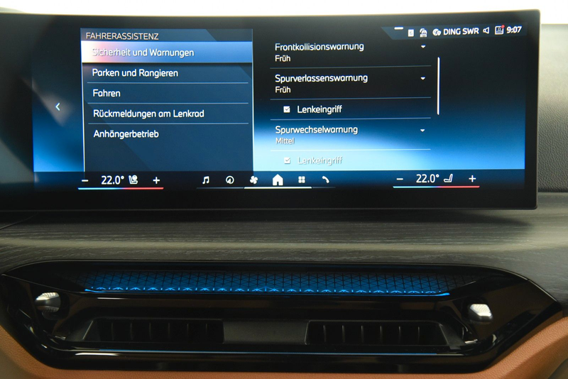 BMW 320 d Touring xDrive M Sport Pro ACC LED DAB Pano — photo 14