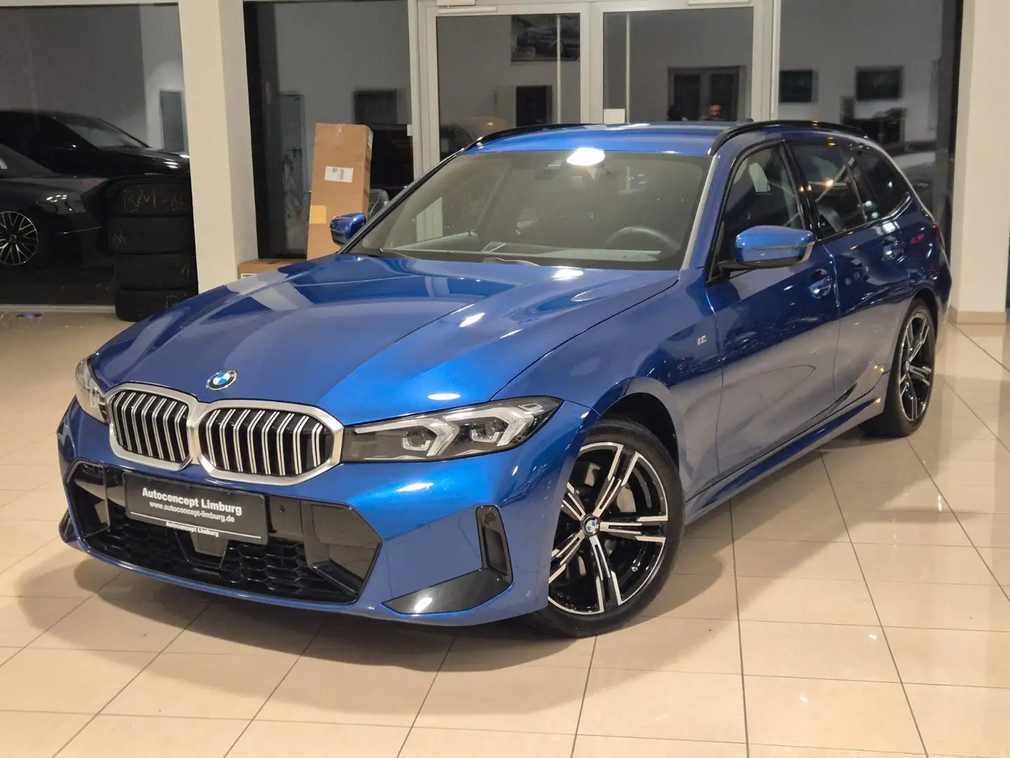 BMW 330 i xDrive M Sport touring/Shadow/ACC/Hifi/LED Blau - 1
