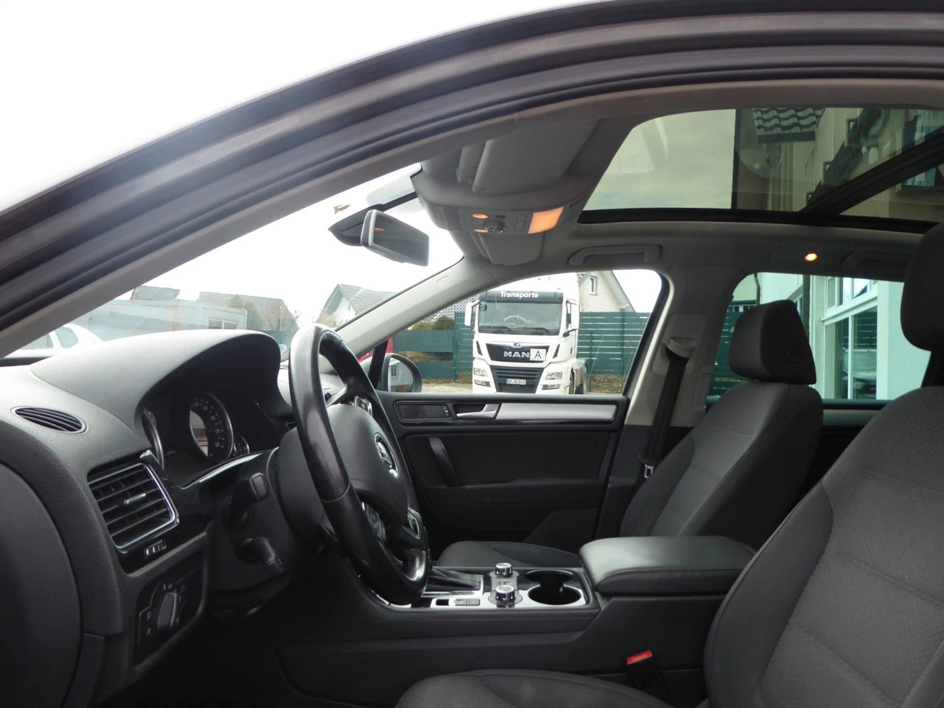 Volkswagen Touareg V6 TDI BMT Xenon Pano — photo 10