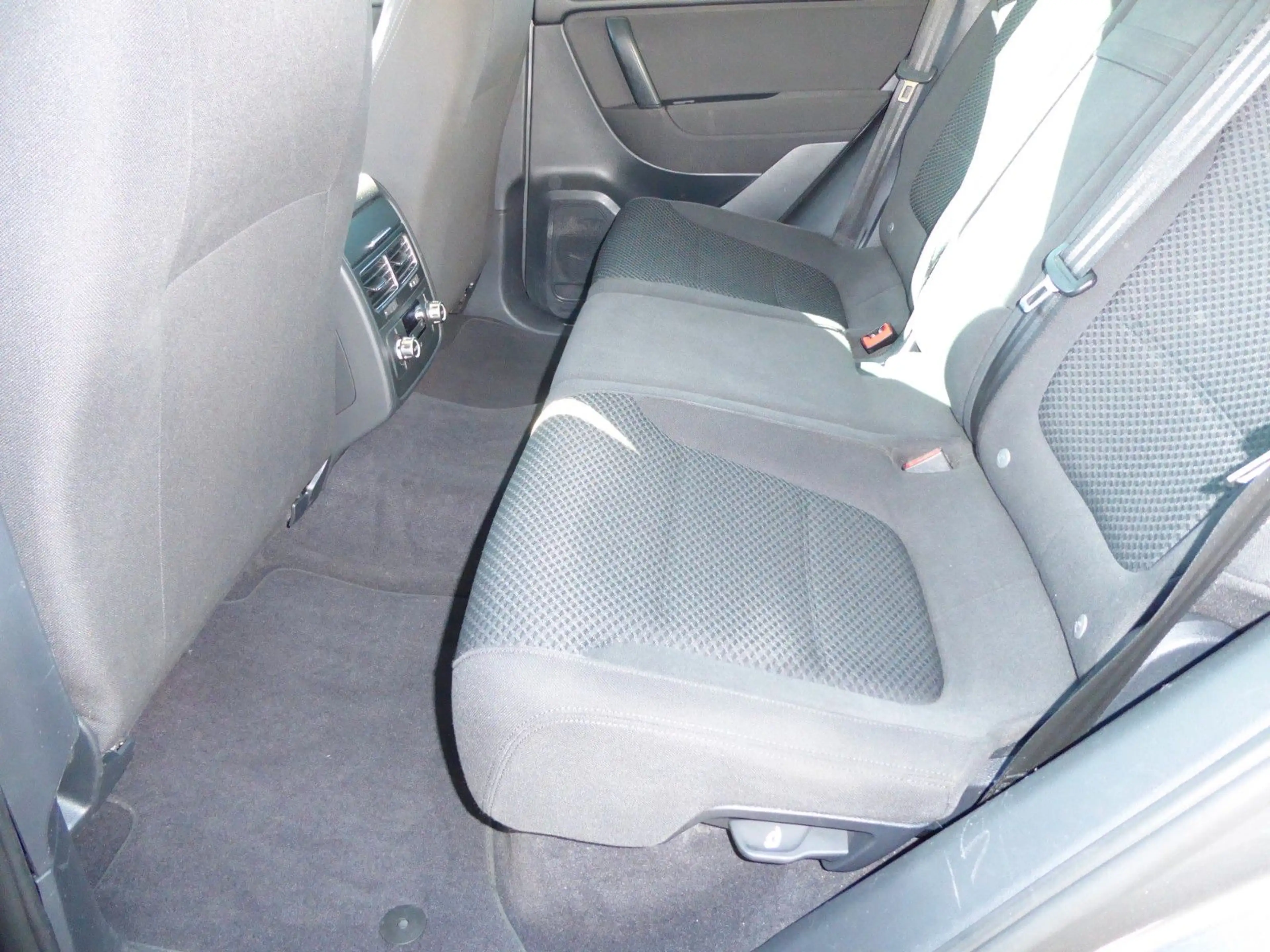 Volkswagen Touareg V6 TDI BMT Xenon Pano — photo 12