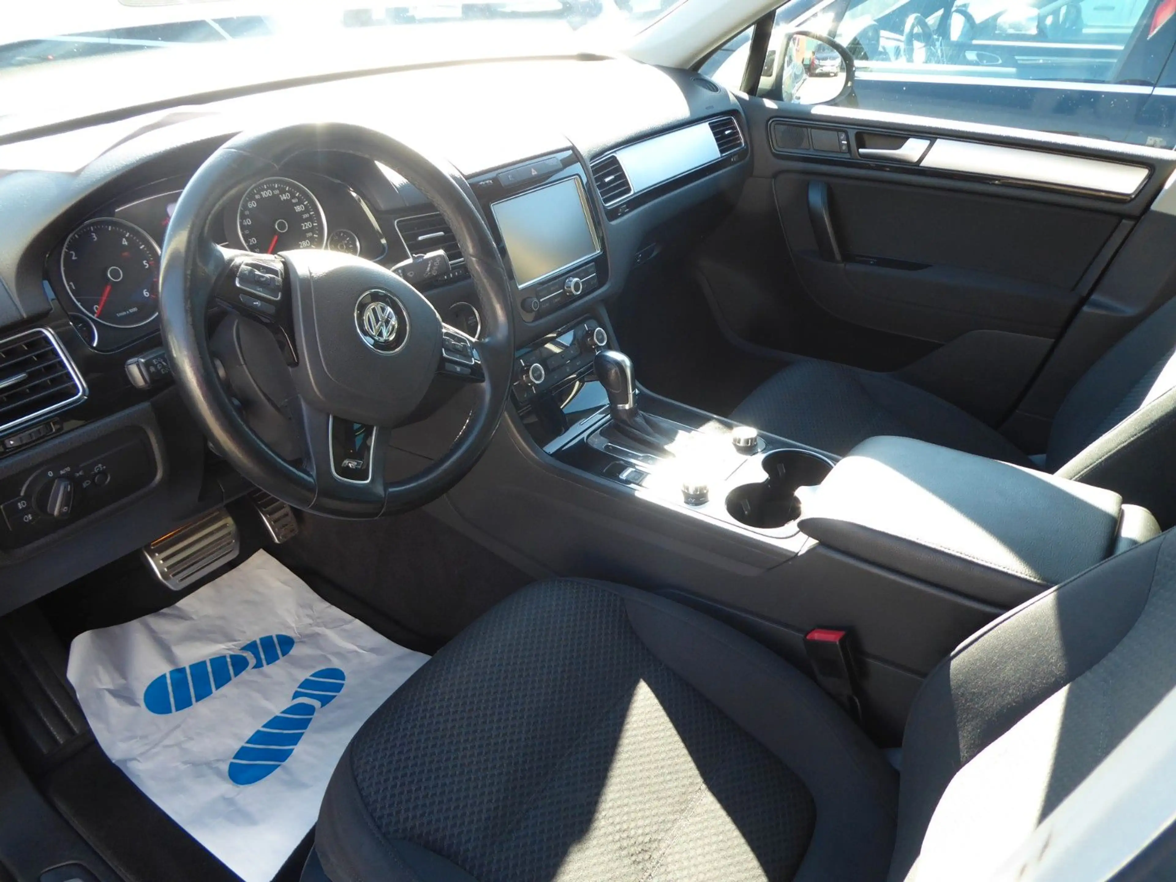 Volkswagen Touareg V6 TDI BMT Xenon Pano — photo 11