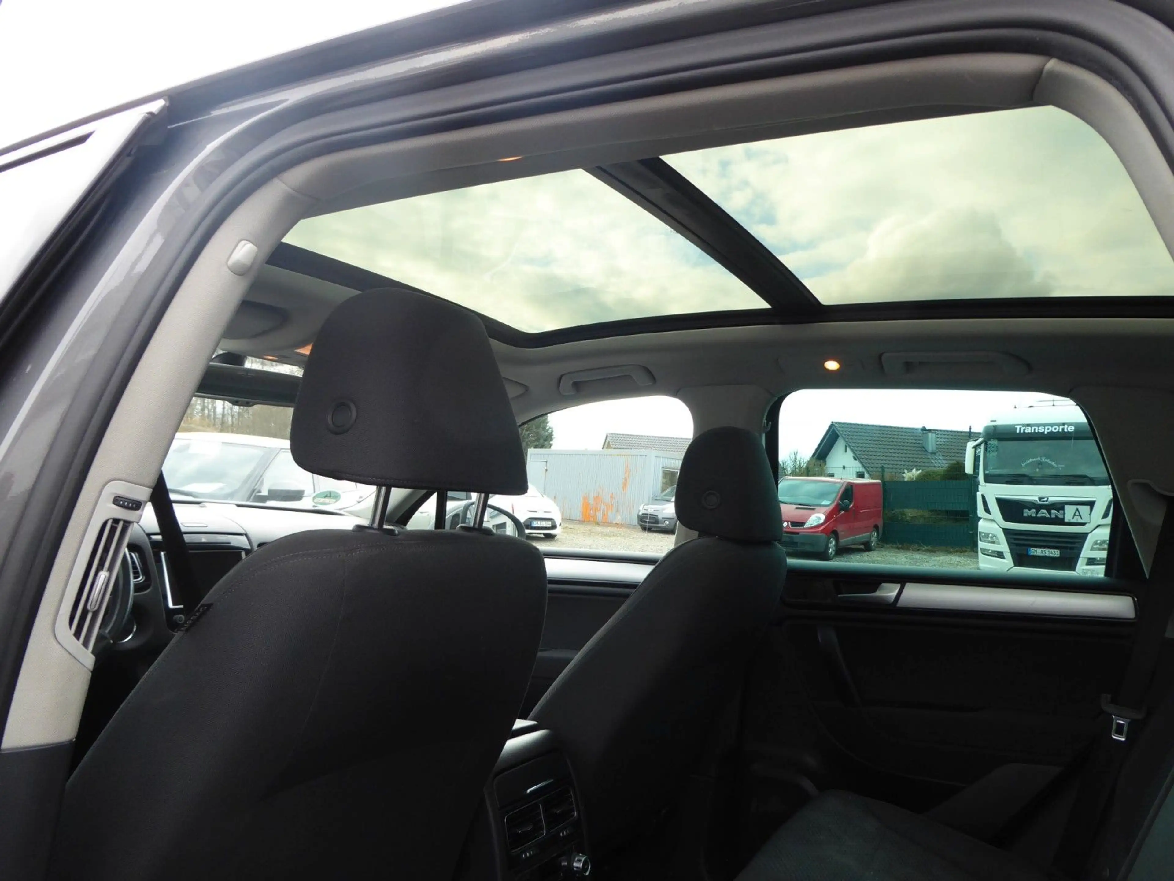 Volkswagen Touareg V6 TDI BMT Xenon Pano — photo 9