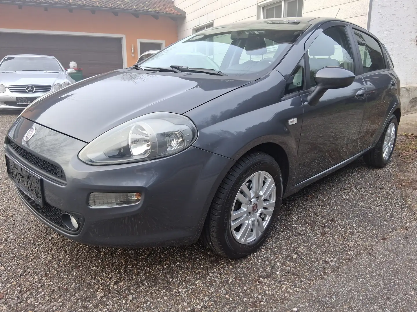 Fiat Grande Punto Grande Punto 1,2 MYLIFE MYLIFE Grau - 1