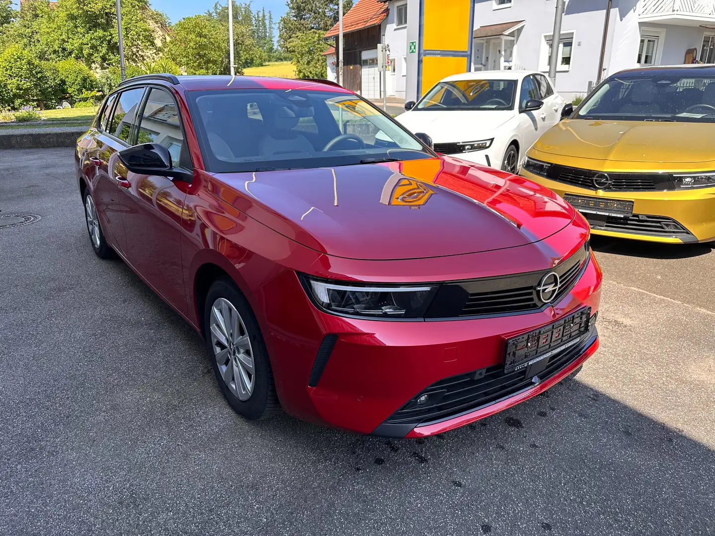 Opel Astra Edition  Navigationssystem R-Kamera Sitz-Lenkradhe Rot - 2
