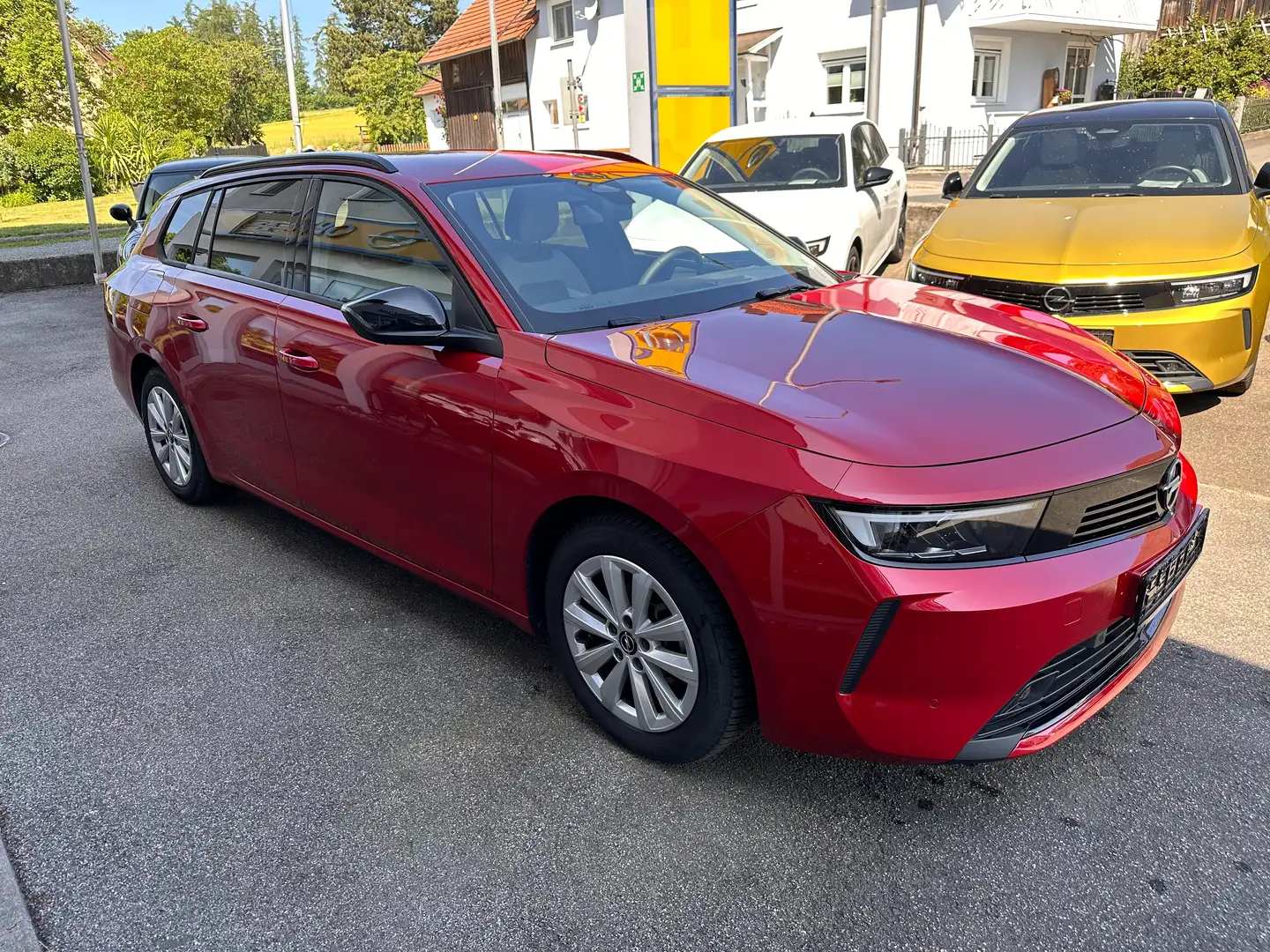 Opel Astra Edition  Navigationssystem R-Kamera Sitz-Lenkradhe Rot - 1