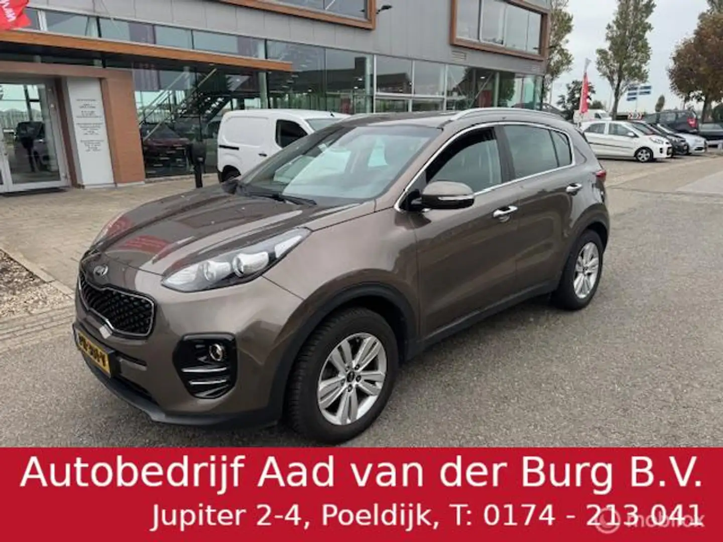 Kia Sportage 1.6 GDI DynamicLine Trekhaak , Navigatie , Achteru Bruin - 1