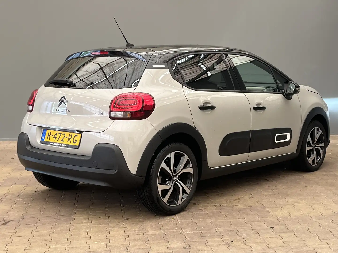 Citroen C3 1.2 PureTech Shine | Airco (automatisch) | Cruise Grijs - 2
