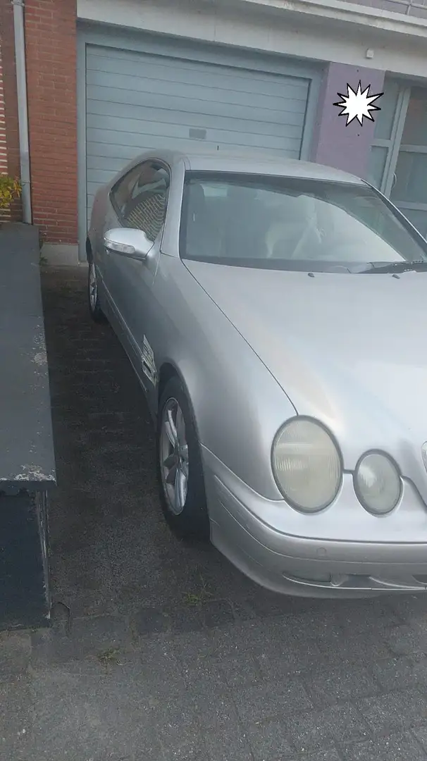 Mercedes-Benz 200 Plateado - 2