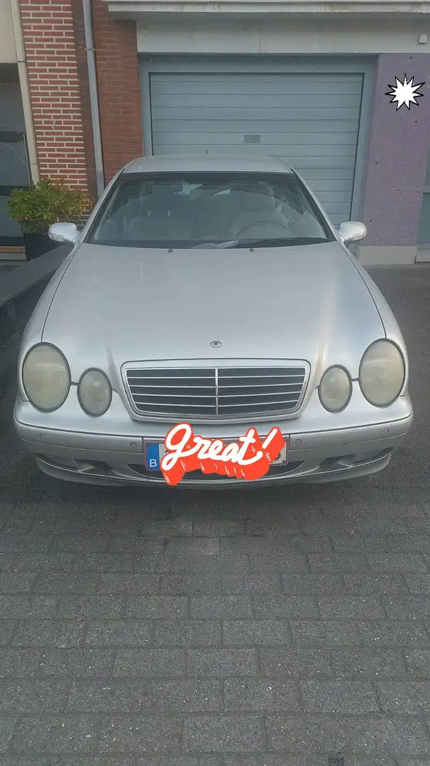 Mercedes-Benz 200 Plateado - 1