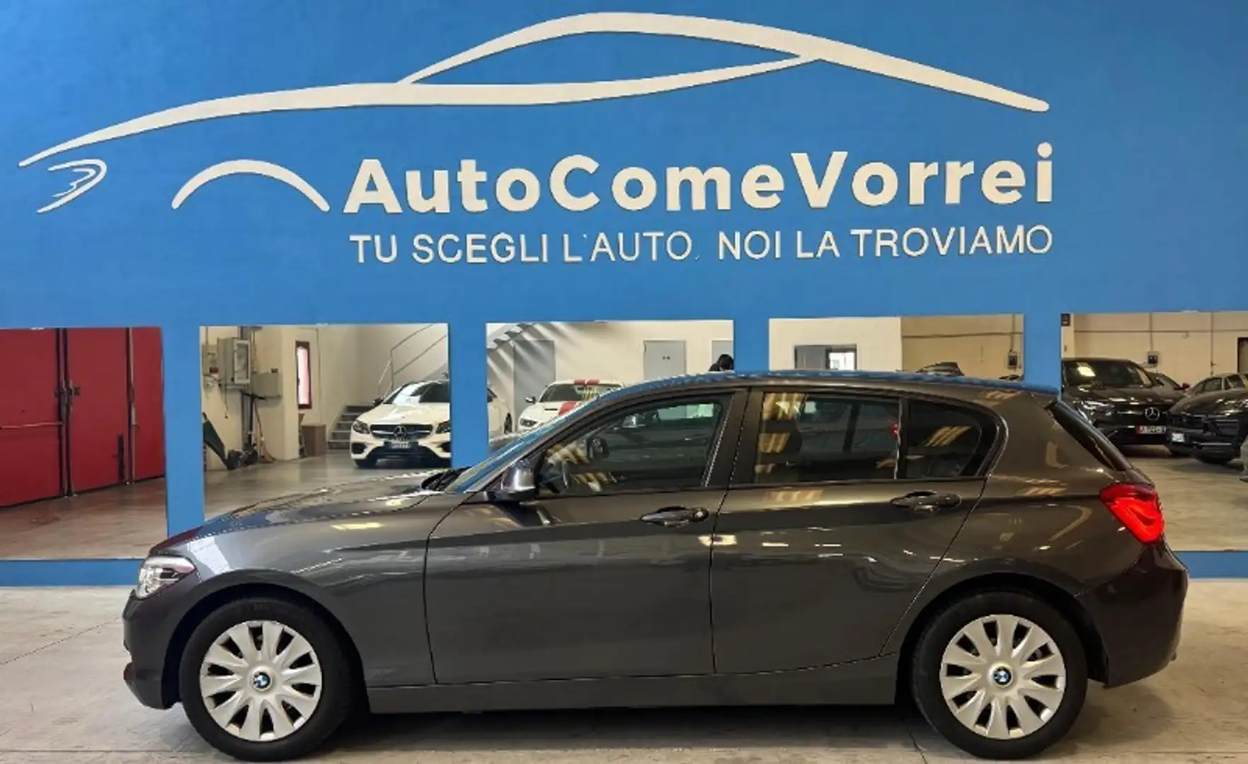 BMW 120 120d xDrive 5p. Advantage Grau - 2