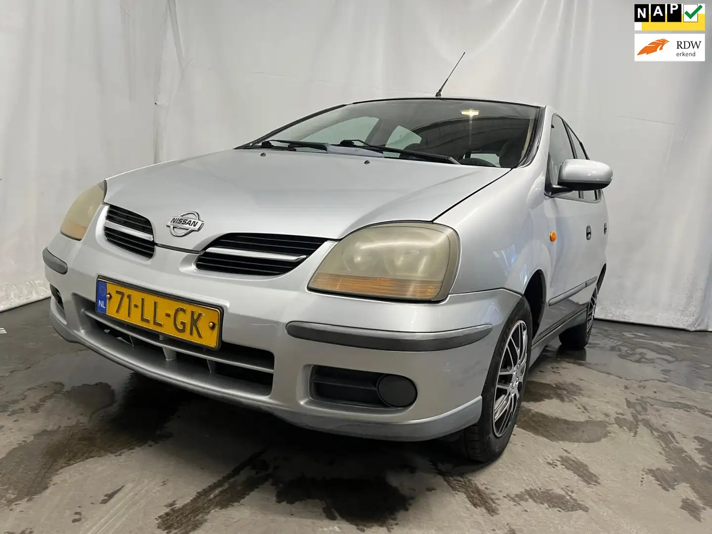 Nissan Almera Tino 1.8 - Schade Grau - 1