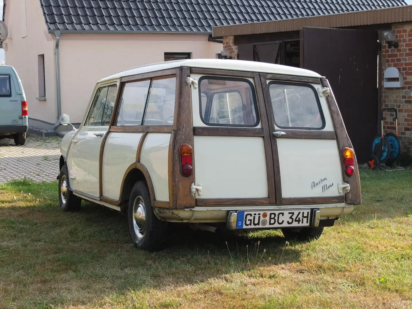 Austin Mini Estate MKII Kombi Beige - 2