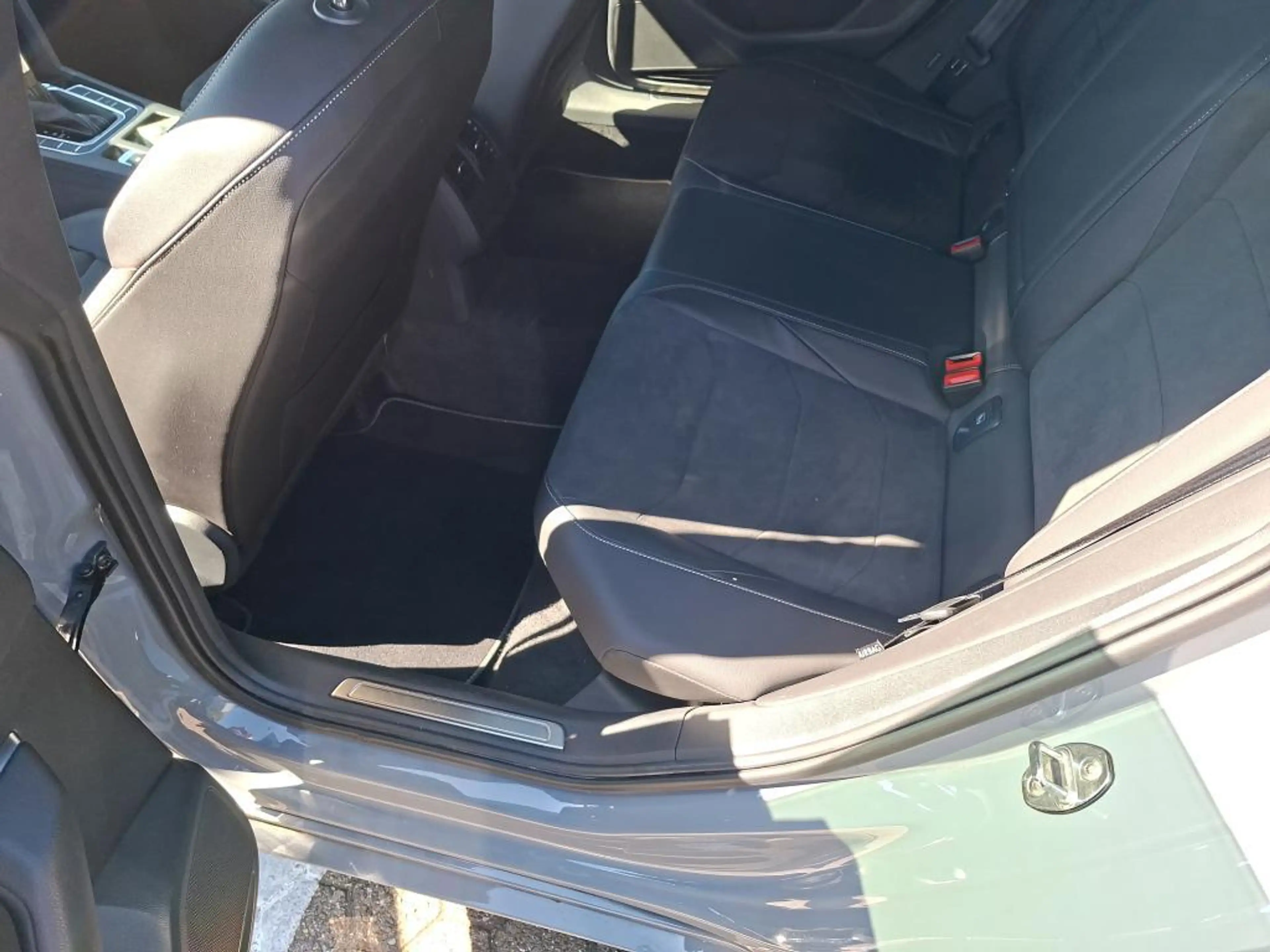 Volkswagen Arteon 2.0 TSI DSG Shooting Brake R-LINE — photo 8