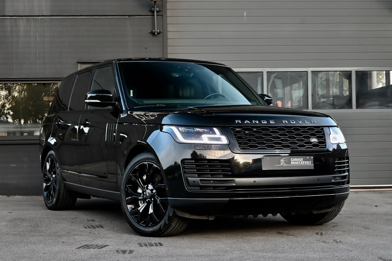 Land Rover Range Rover VOGUE - Full Black - Pano - Meridian - 1owner -BTW Zwart - 1