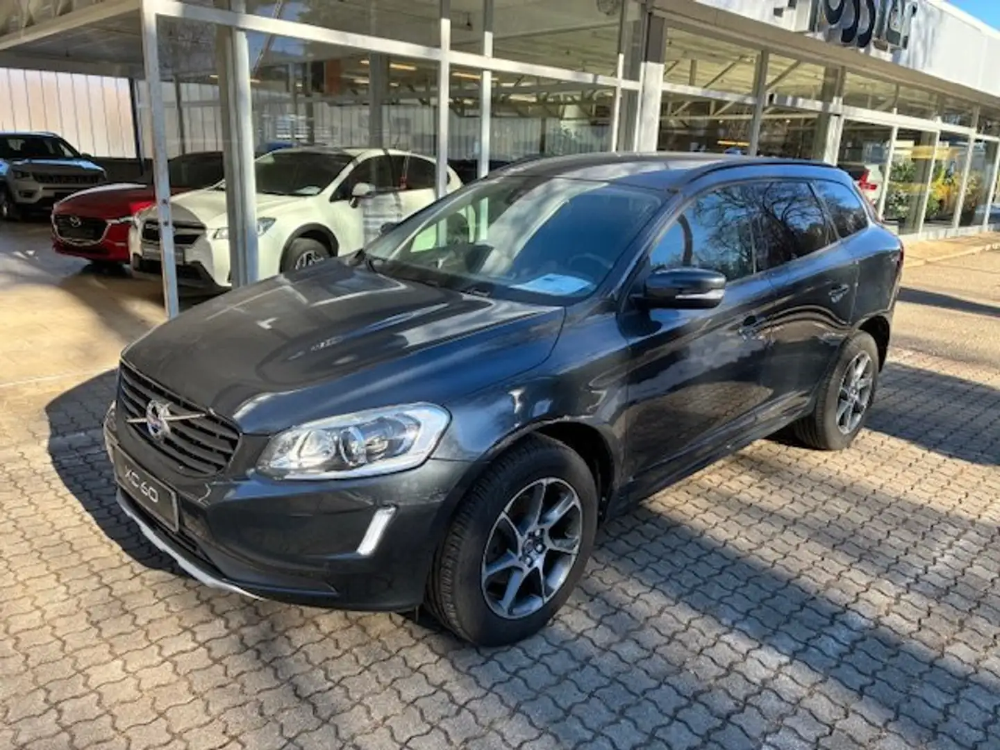Volvo XC60 D3 Business Aut. *NAVI*XENON*SZH*RFK*FAMILY PAKET* Grau - 2