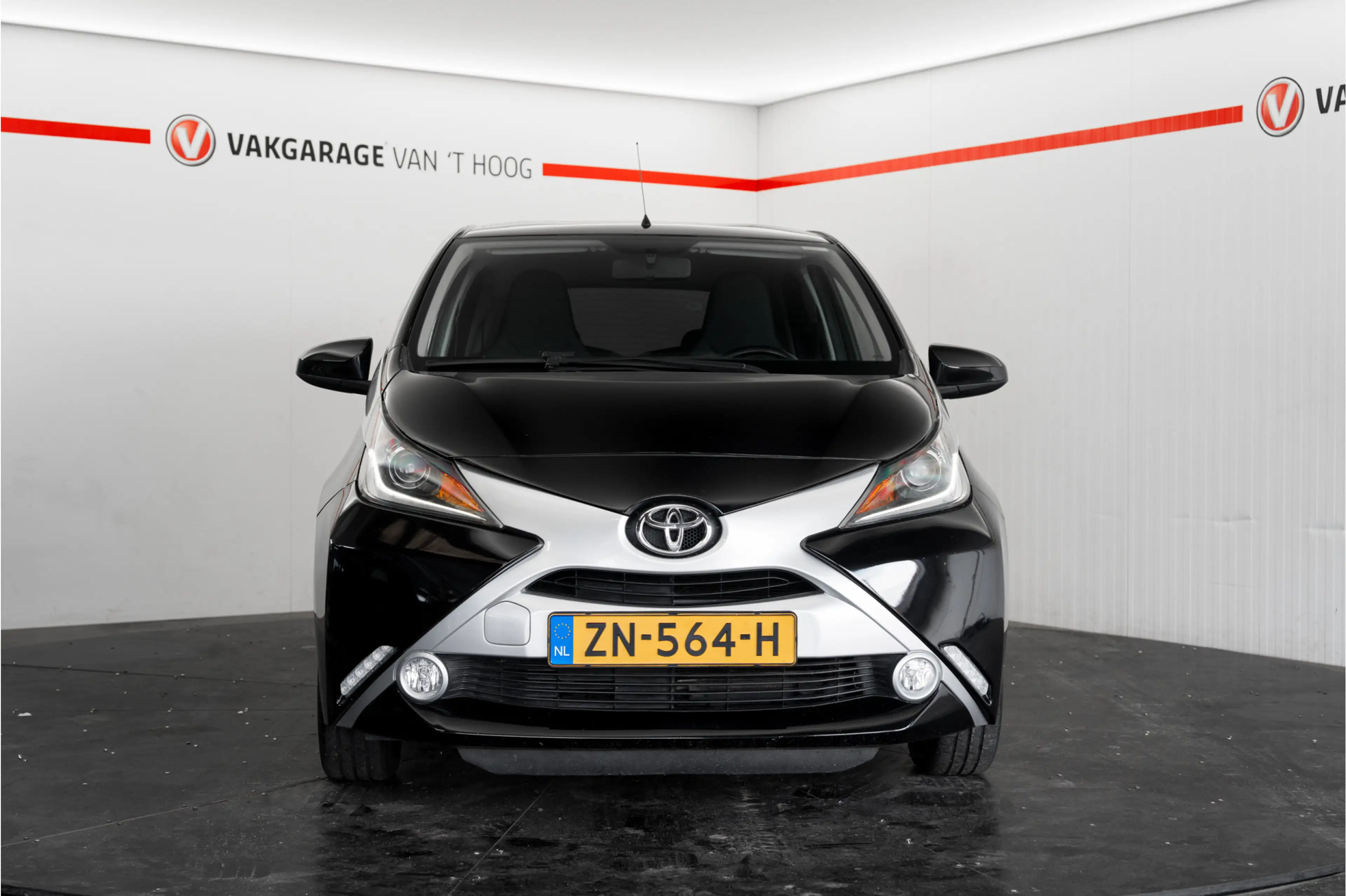 Toyota Aygo 1.0 VVT-i x-cite Camera Keyless Clima — photo 3