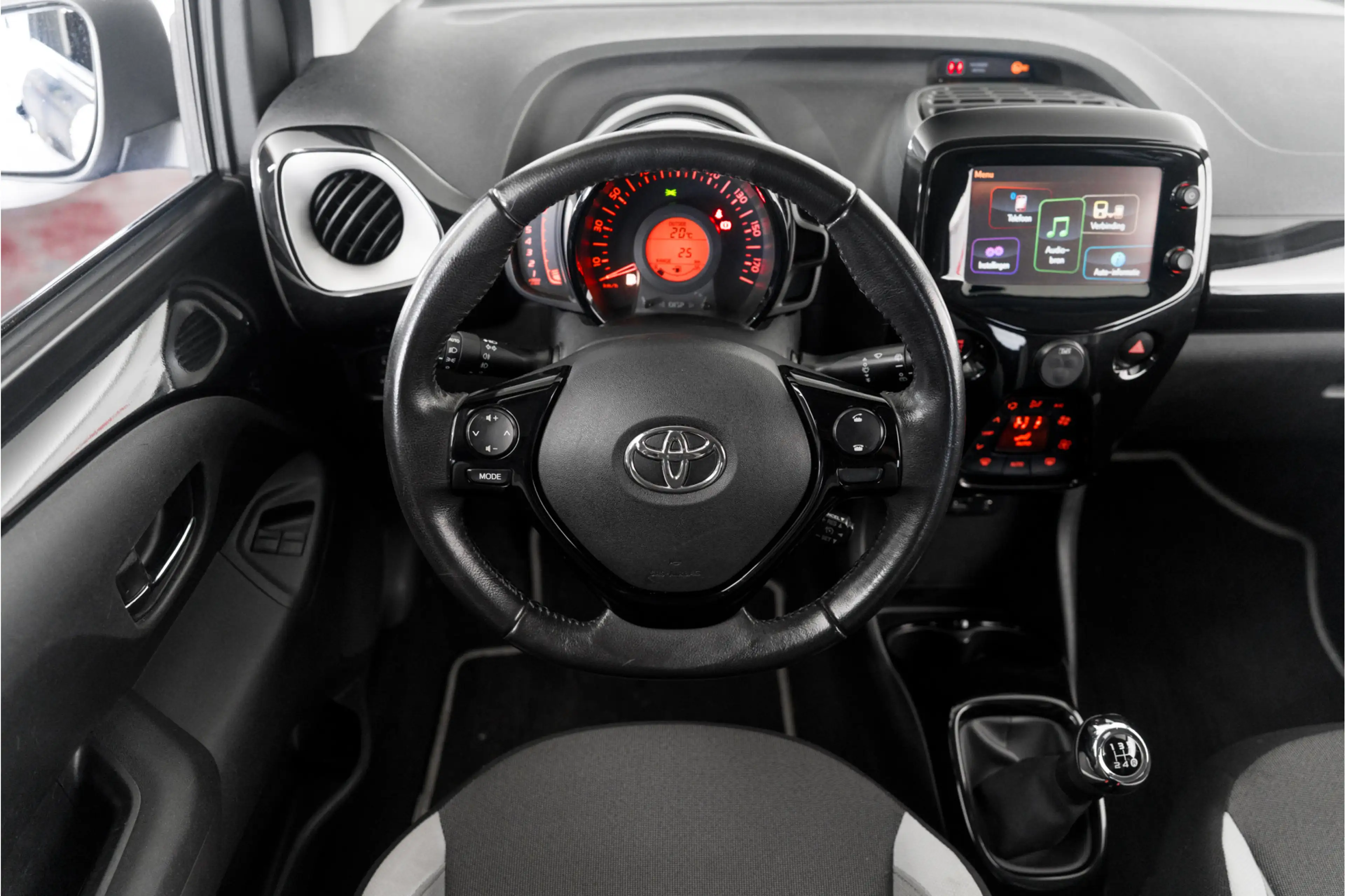 Toyota Aygo 1.0 VVT-i x-cite Camera Keyless Clima — photo 4