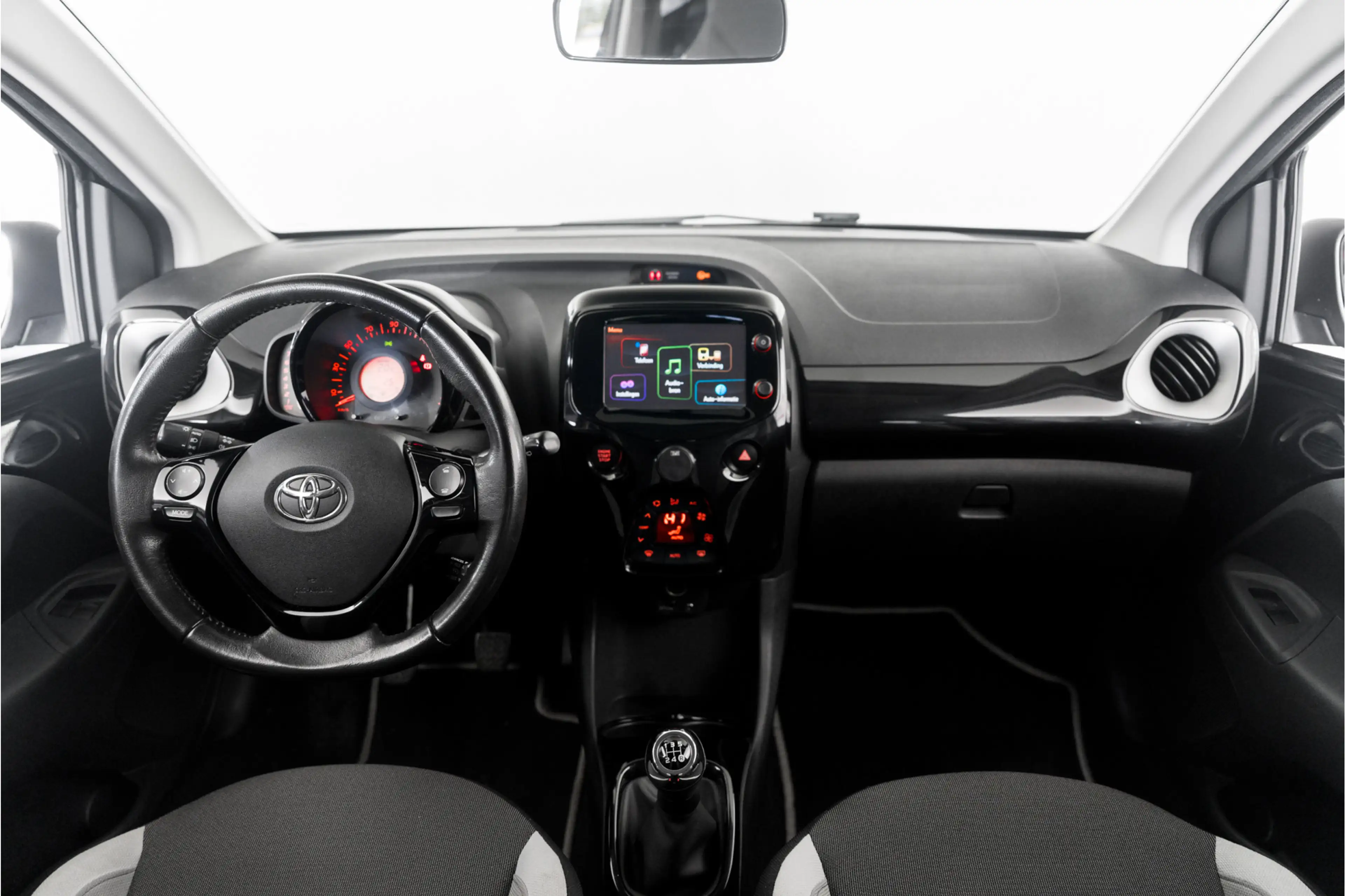 Toyota Aygo 1.0 VVT-i x-cite Camera Keyless Clima — photo 2