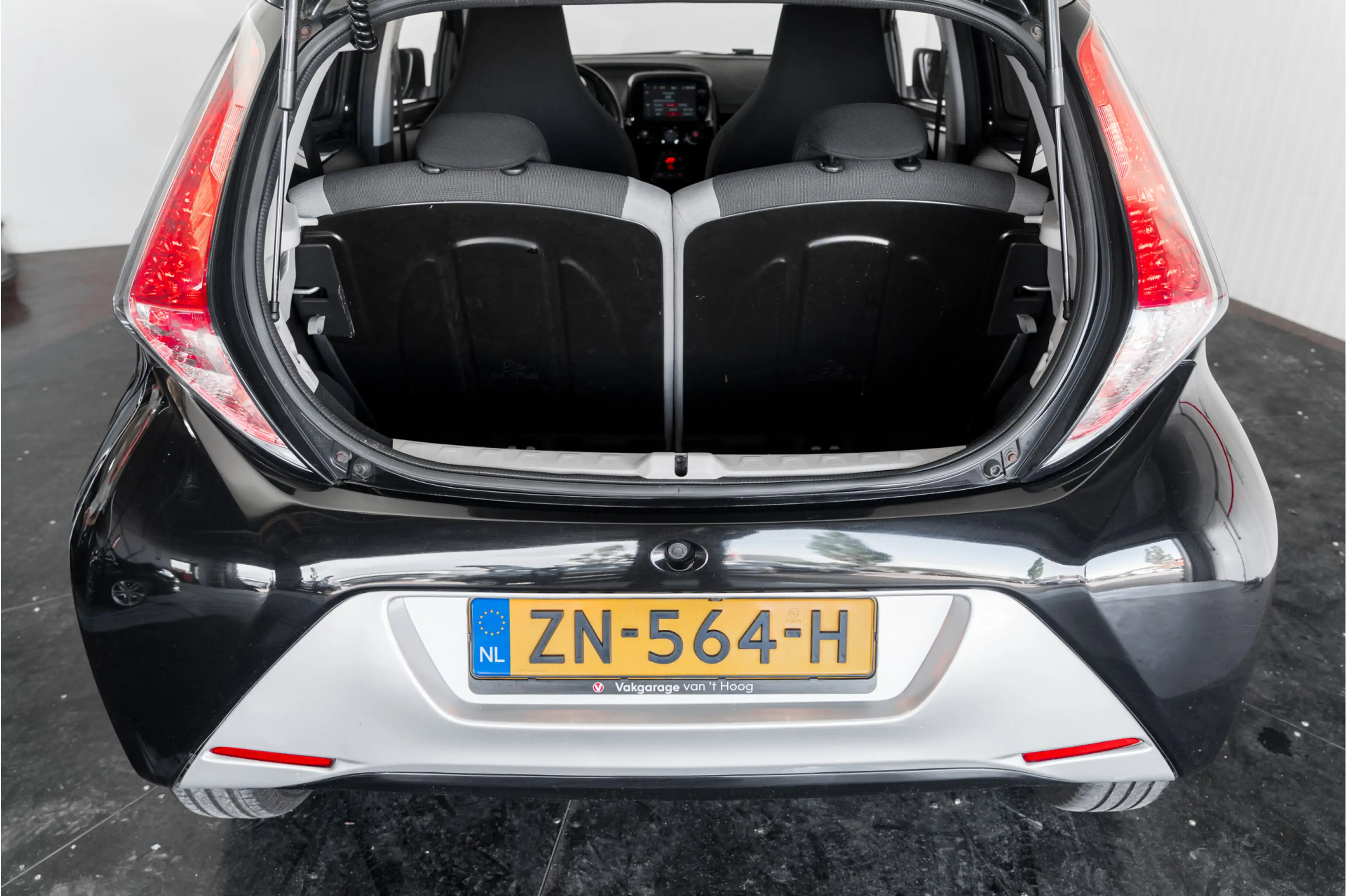 Toyota Aygo 1.0 VVT-i x-cite Camera Keyless Clima — photo 31