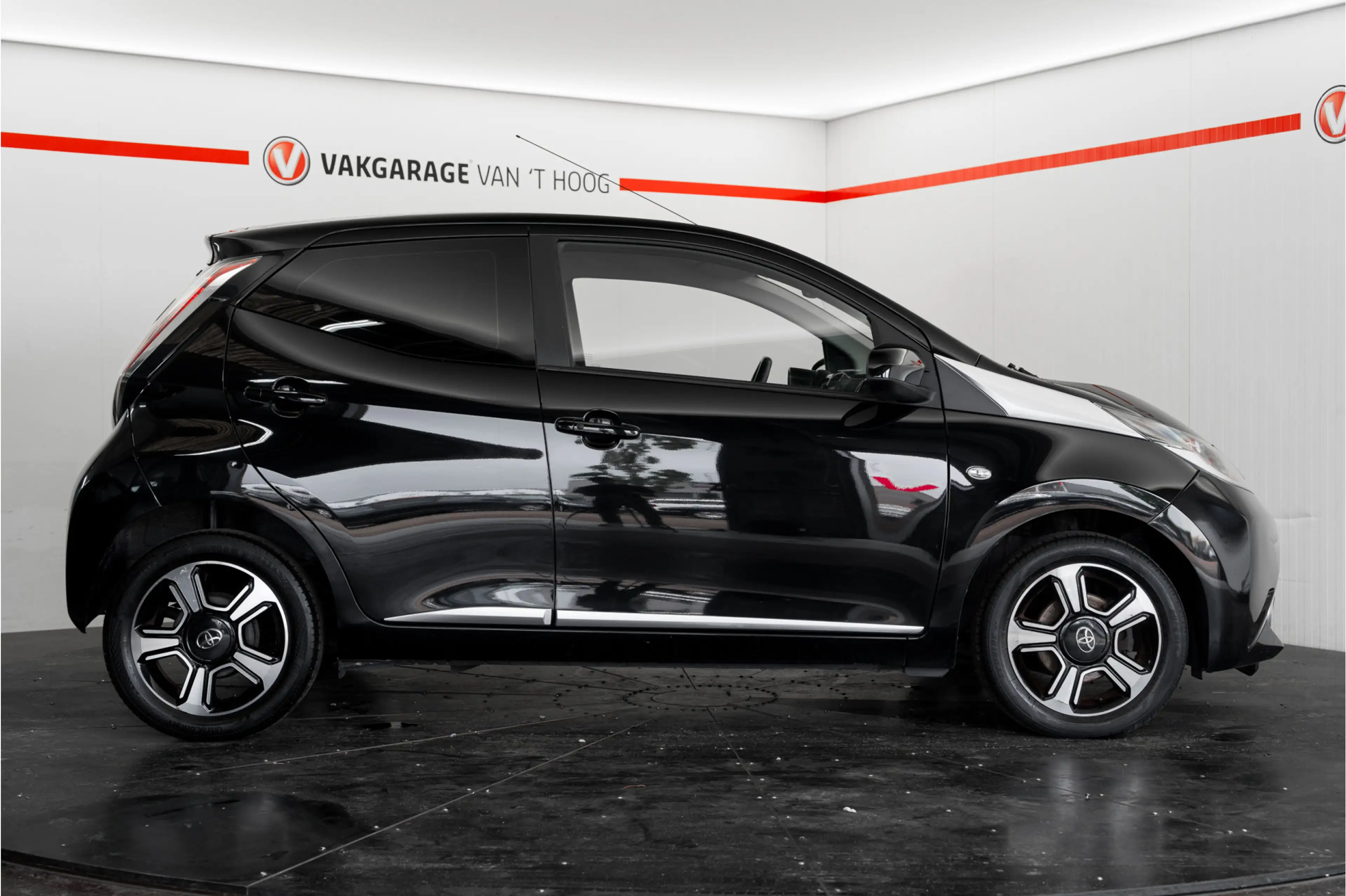 Toyota Aygo 1.0 VVT-i x-cite Camera Keyless Clima — photo 7