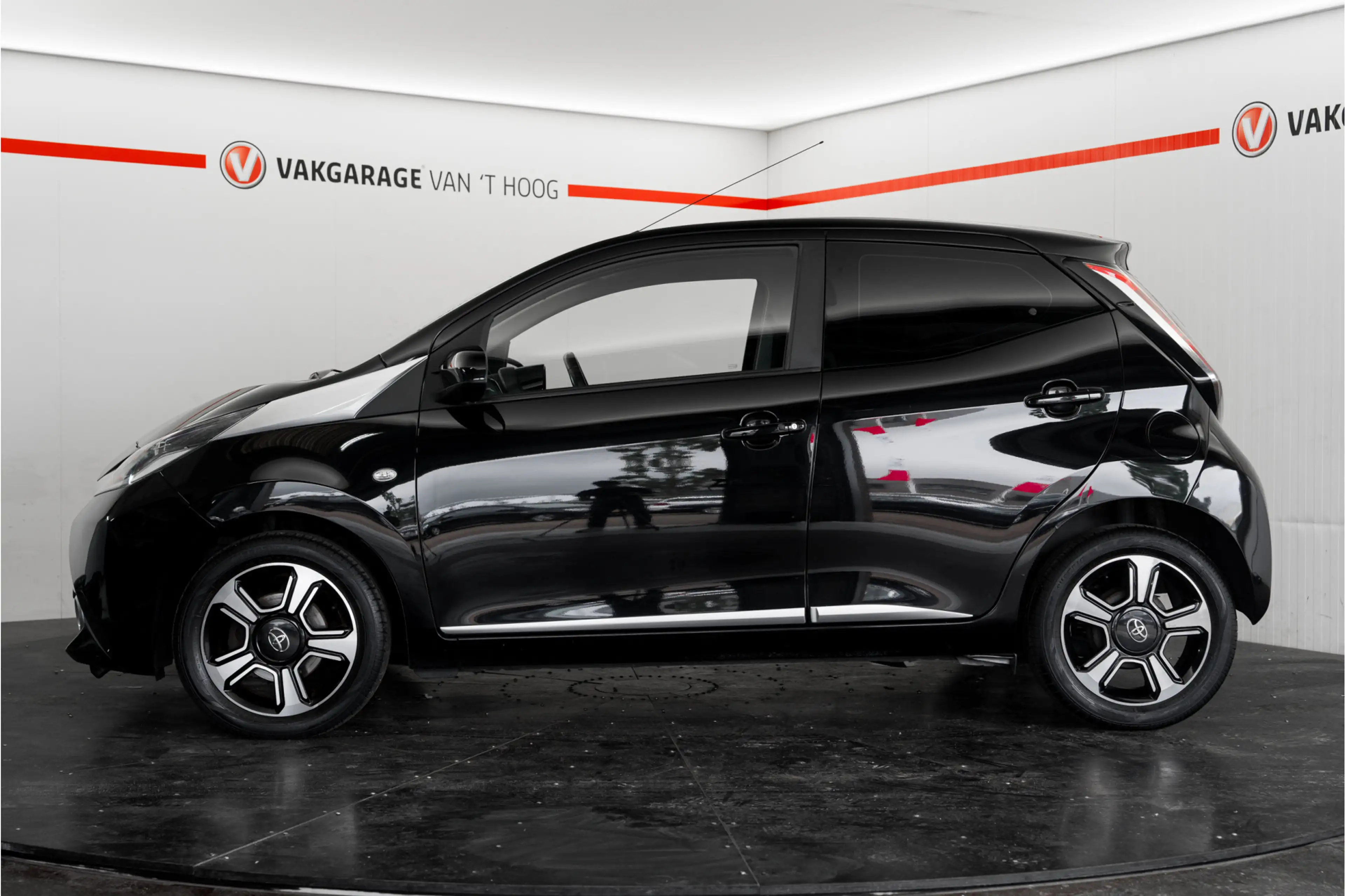 Toyota Aygo 1.0 VVT-i x-cite Camera Keyless Clima — photo 13