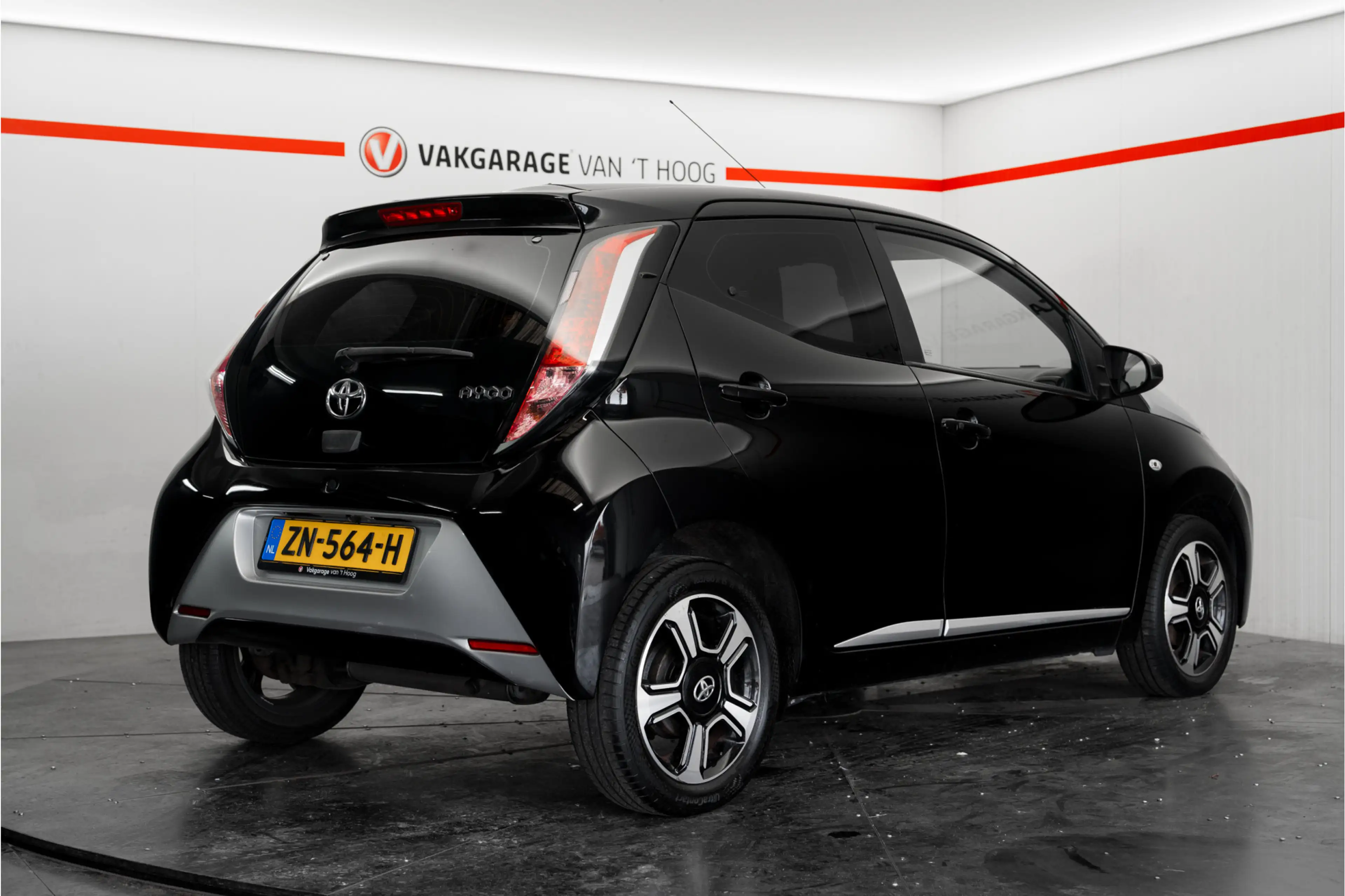 Toyota Aygo 1.0 VVT-i x-cite Camera Keyless Clima — photo 8