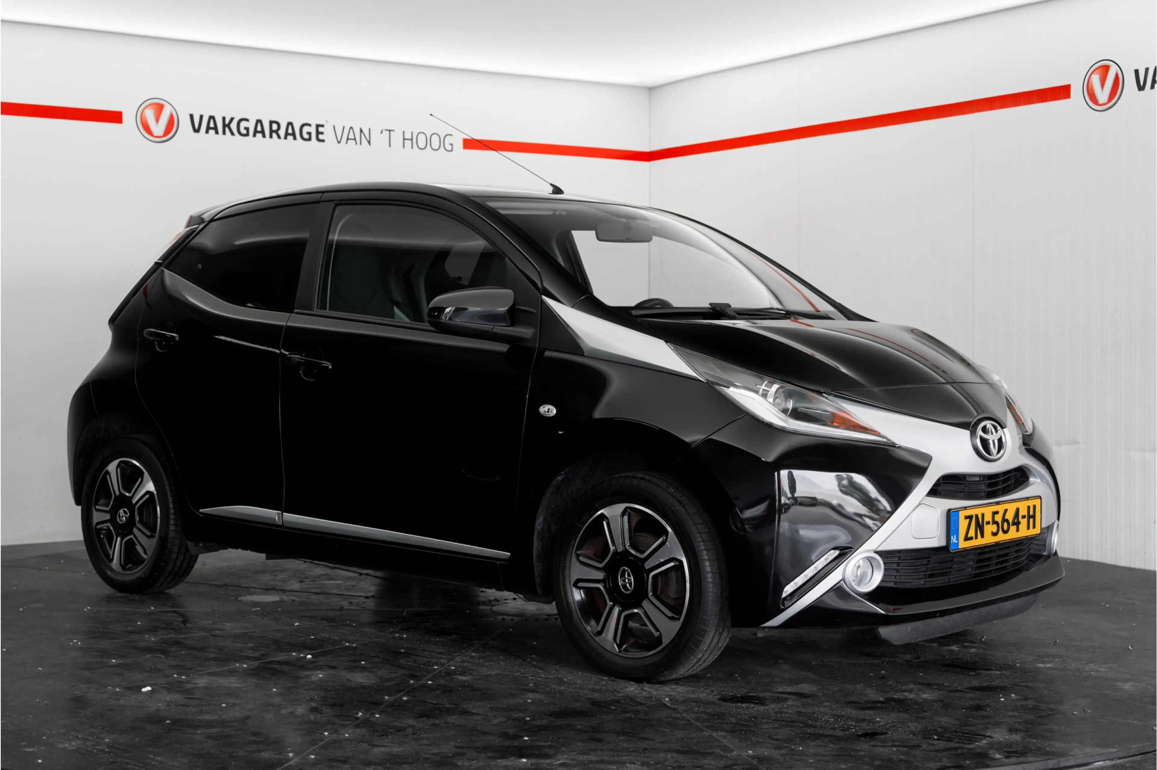Toyota Aygo 1.0 VVT-i x-cite Camera Keyless Clima — photo 5