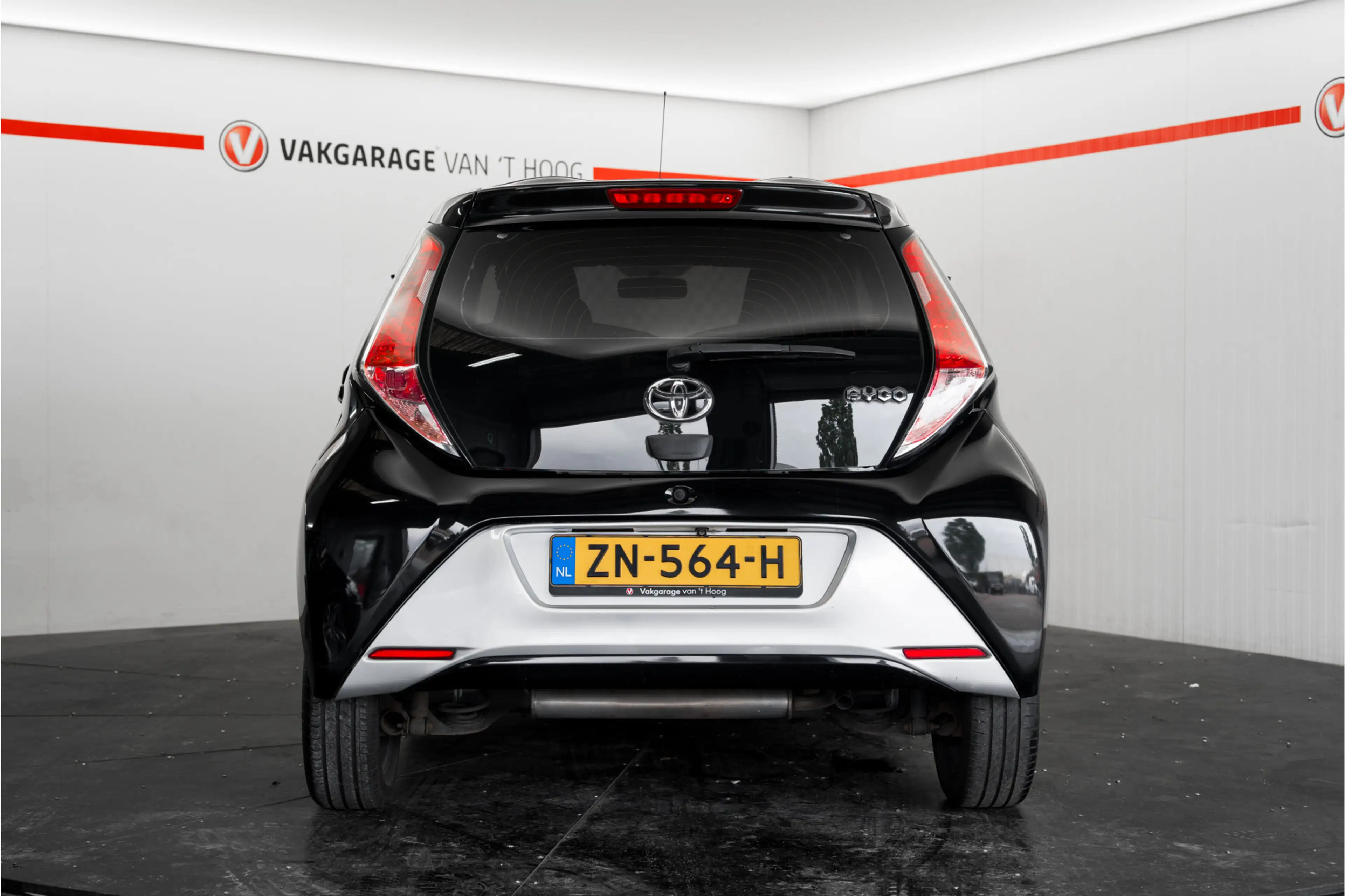 Toyota Aygo 1.0 VVT-i x-cite Camera Keyless Clima — photo 9