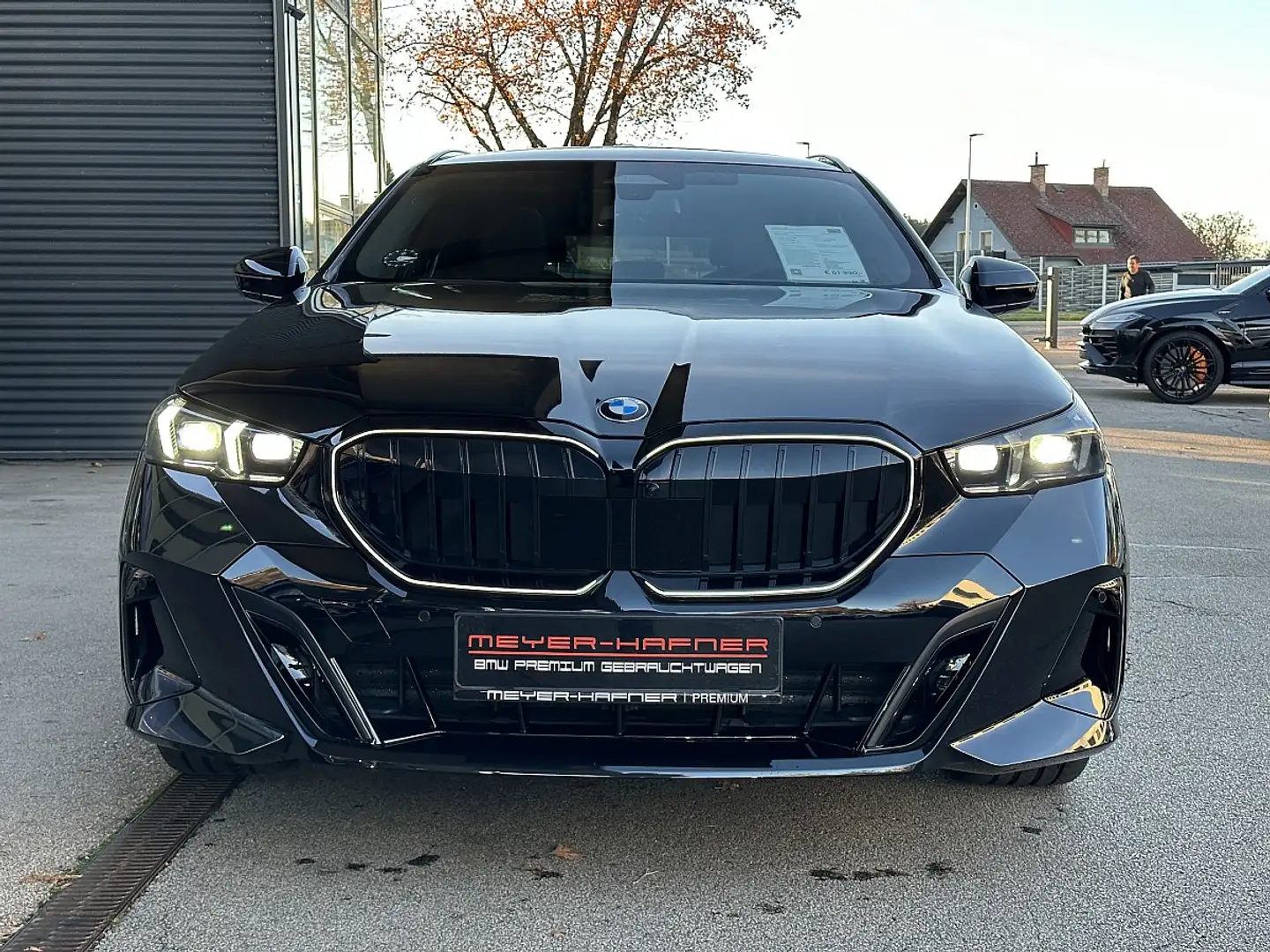 BMW 520 i Touring MHEV Aut. M-Paket Pro, AHK, 20" Alu, ... Schwarz - 2