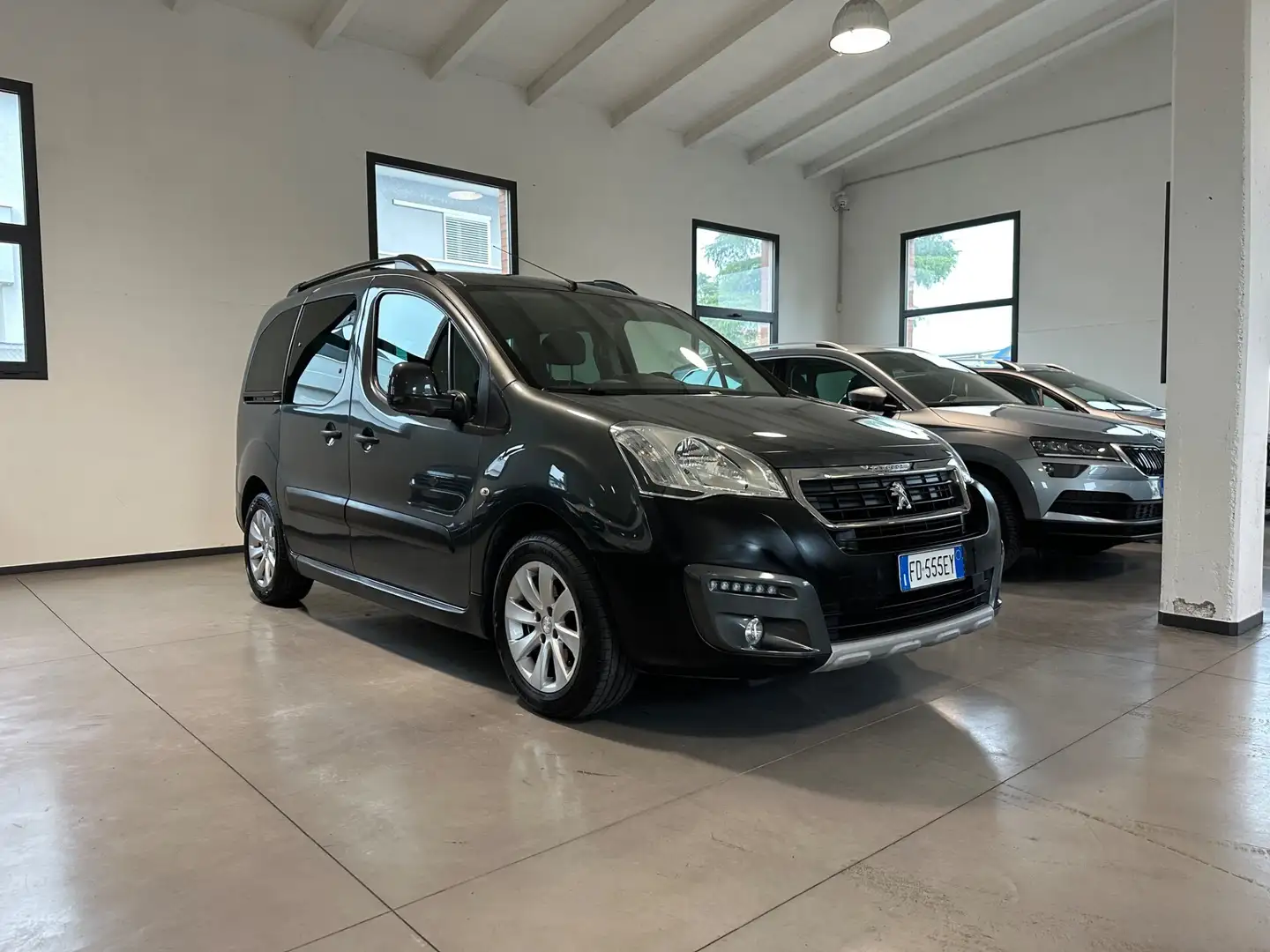 Peugeot Partner Partner Tepee BlueHDi 100 Outdoor Gris - 2