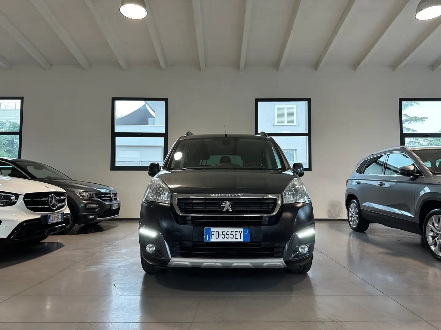 Peugeot Partner Partner Tepee BlueHDi 100 Outdoor Gris - 1