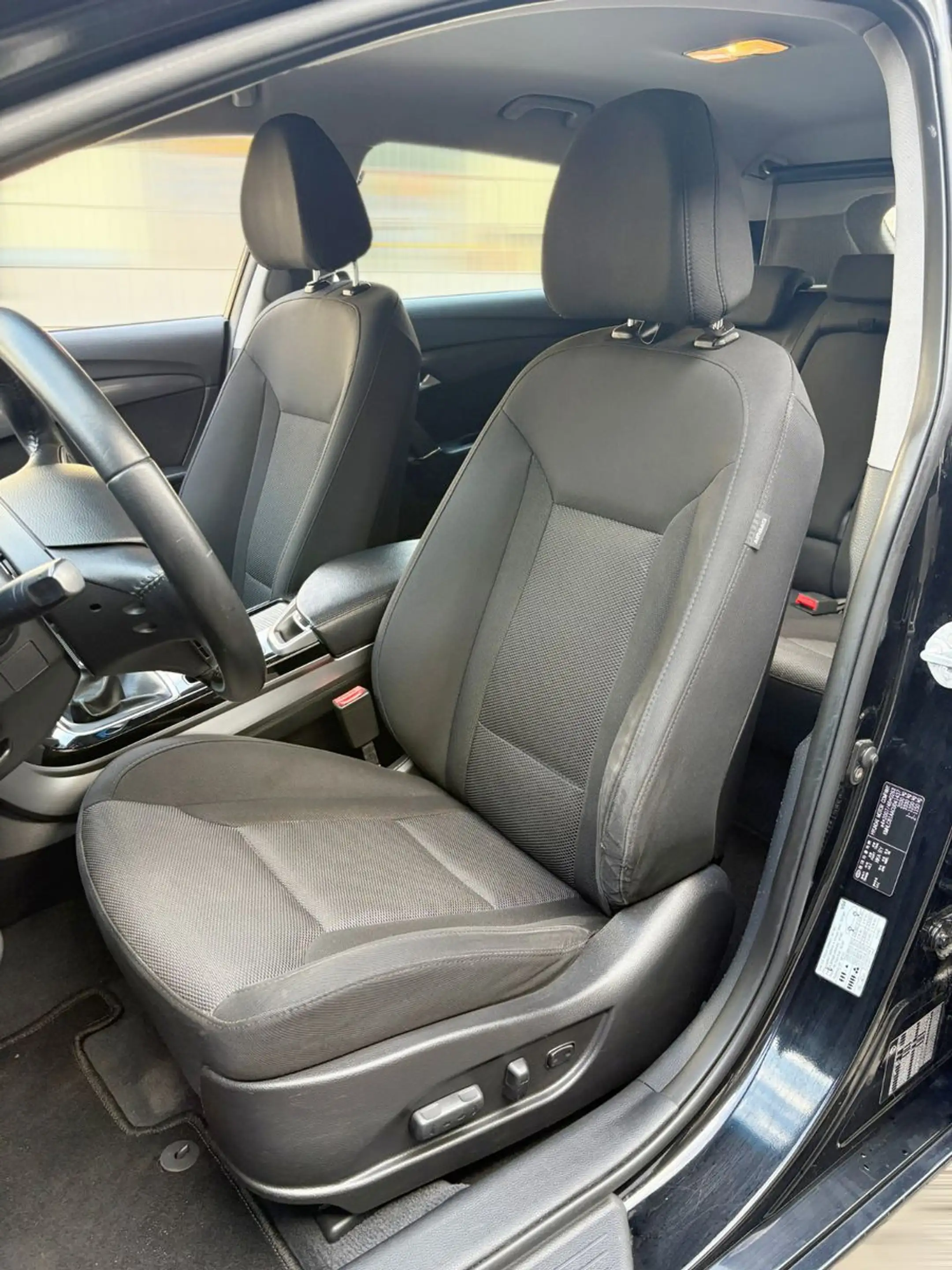Hyundai i40 1.6 GDI 5 Star Xenon Sitzheiz Keyless Allwet — photo 4
