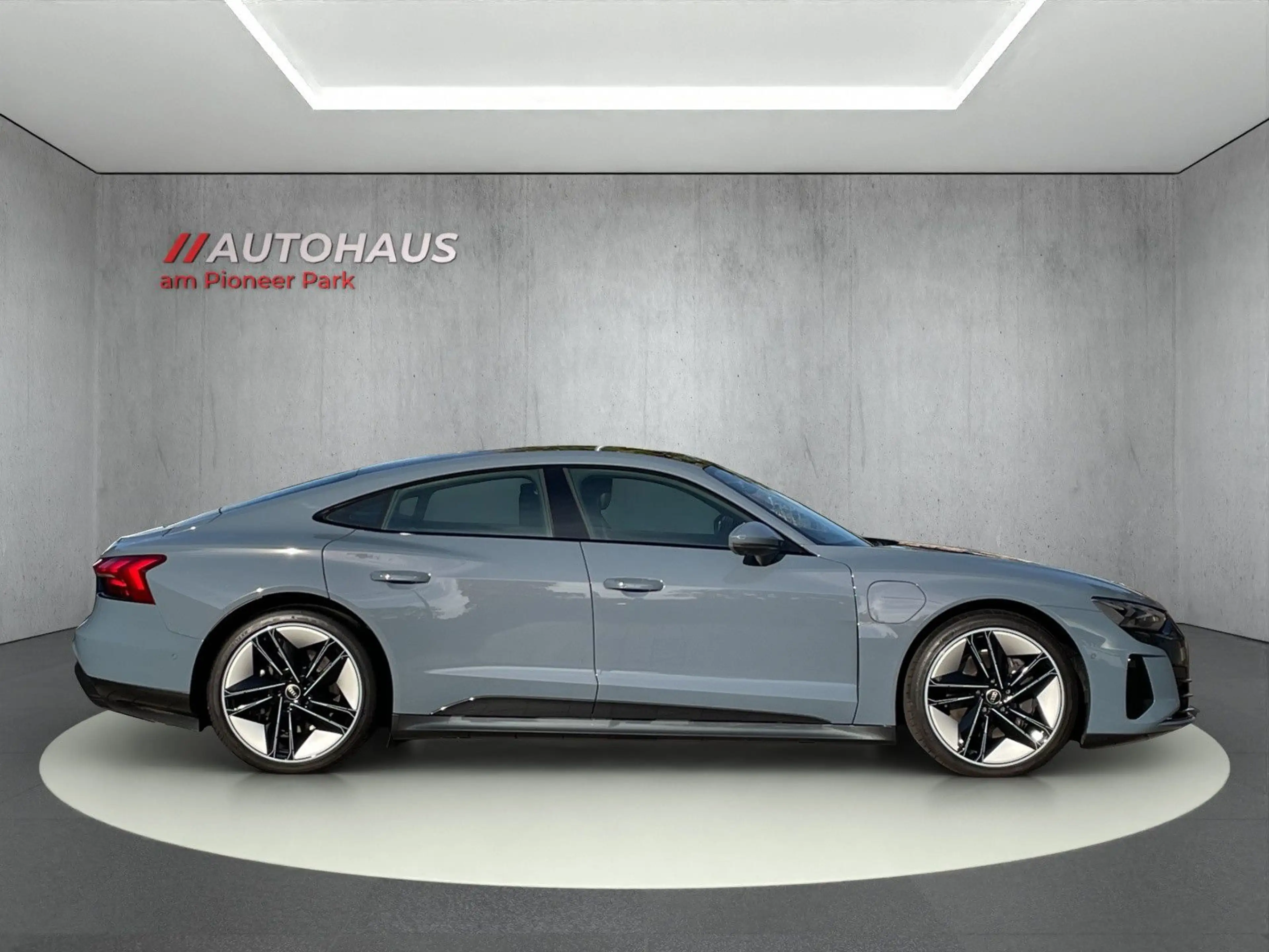 Audi e-tron GT quattro VC*Matrix-LED*HuD*360°KAM*Pano — photo 6