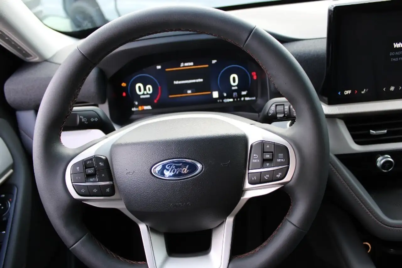 Ford Explorer photo Ford Explorer
