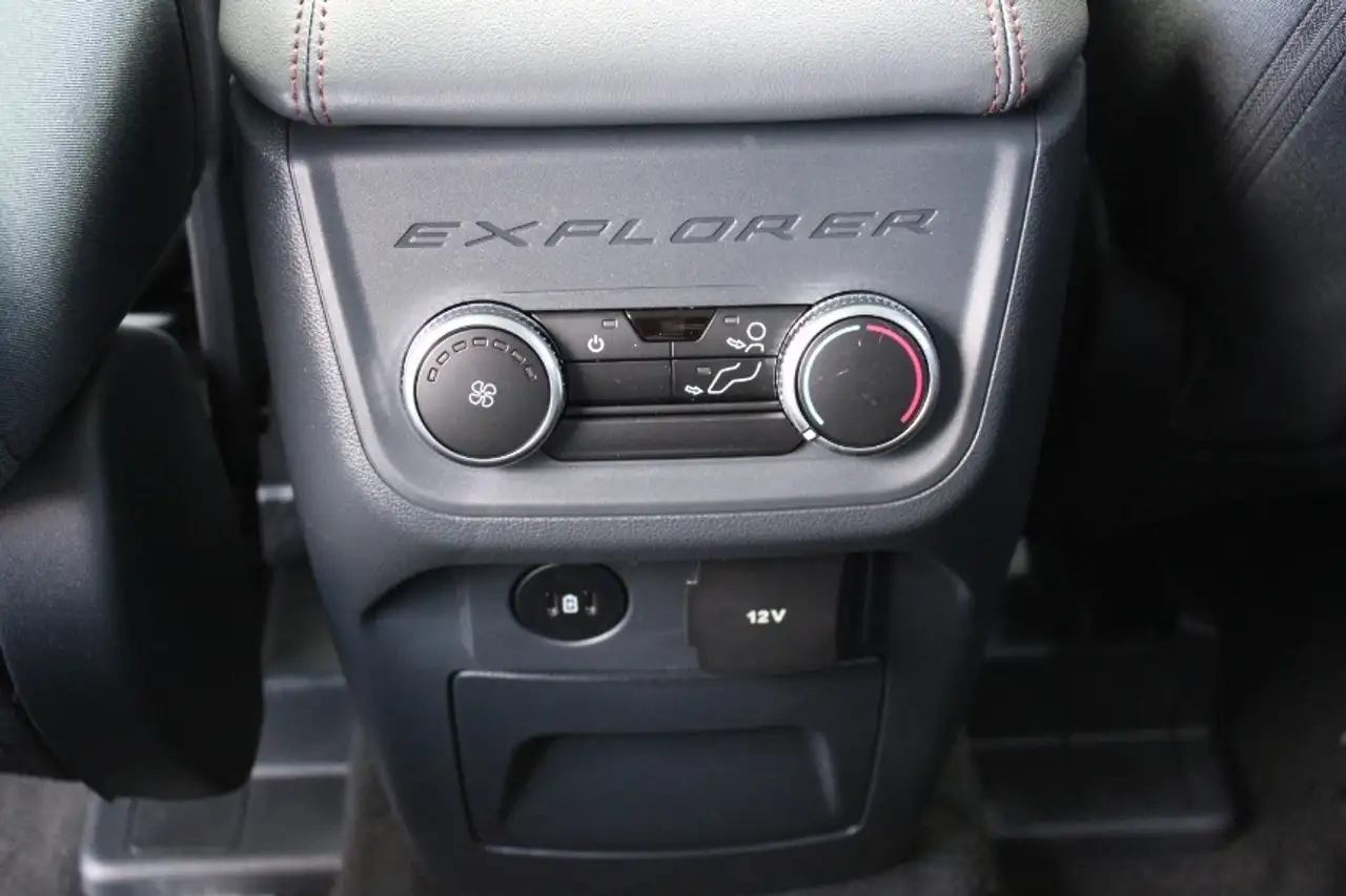 Ford Explorer photo Ford Explorer