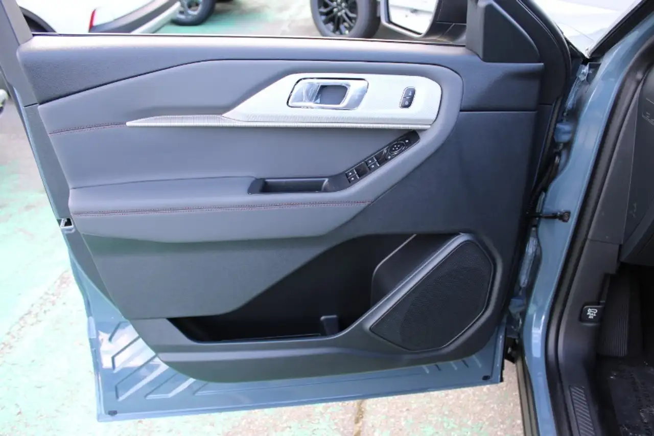 Ford Explorer photo Ford Explorer