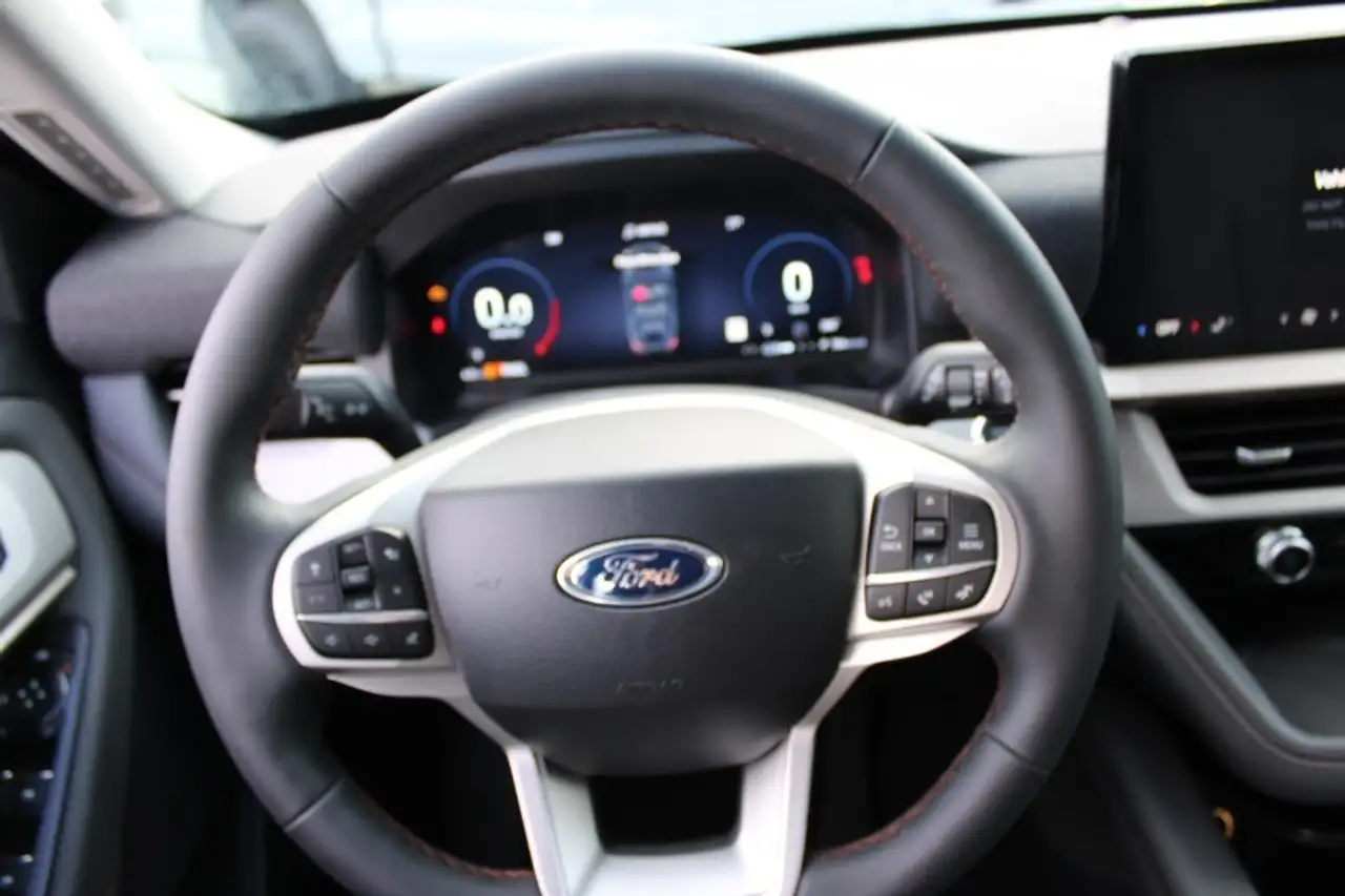 Ford Explorer photo Ford Explorer