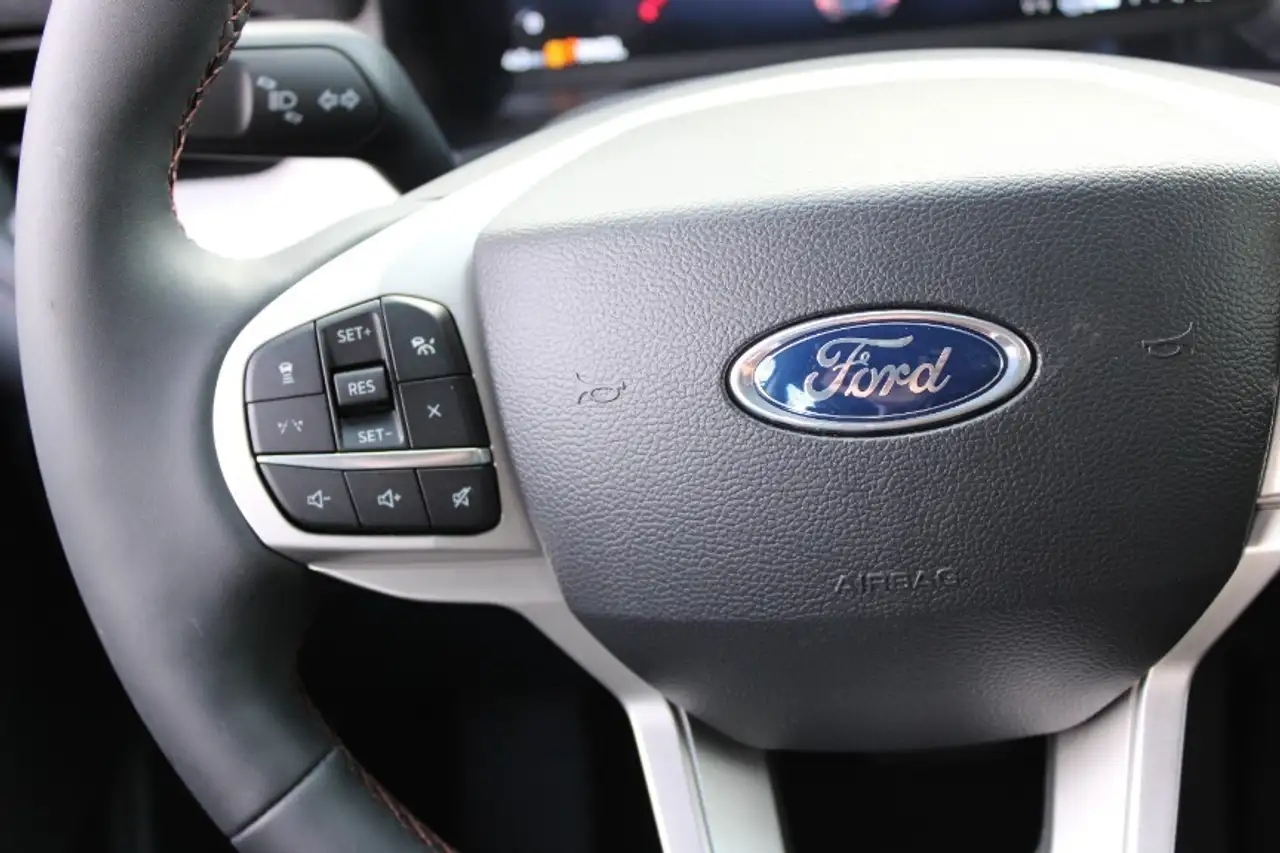 Ford Explorer photo Ford Explorer