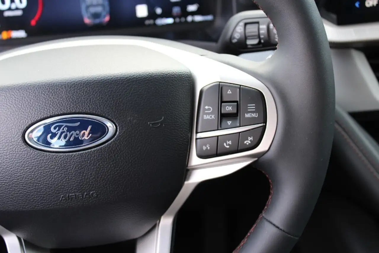 Ford Explorer photo Ford Explorer